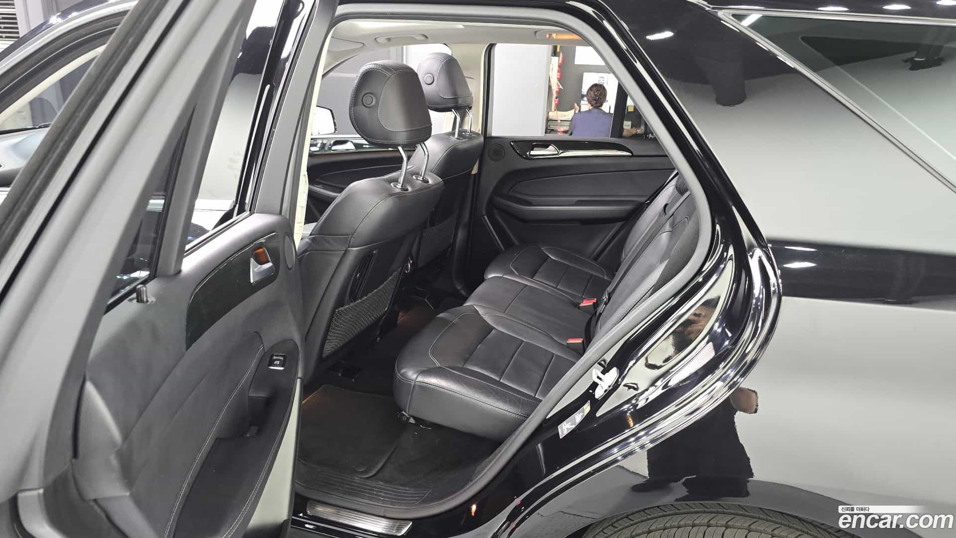 GLE-Class Mercedes-Benz 2016.9-OPTION-015