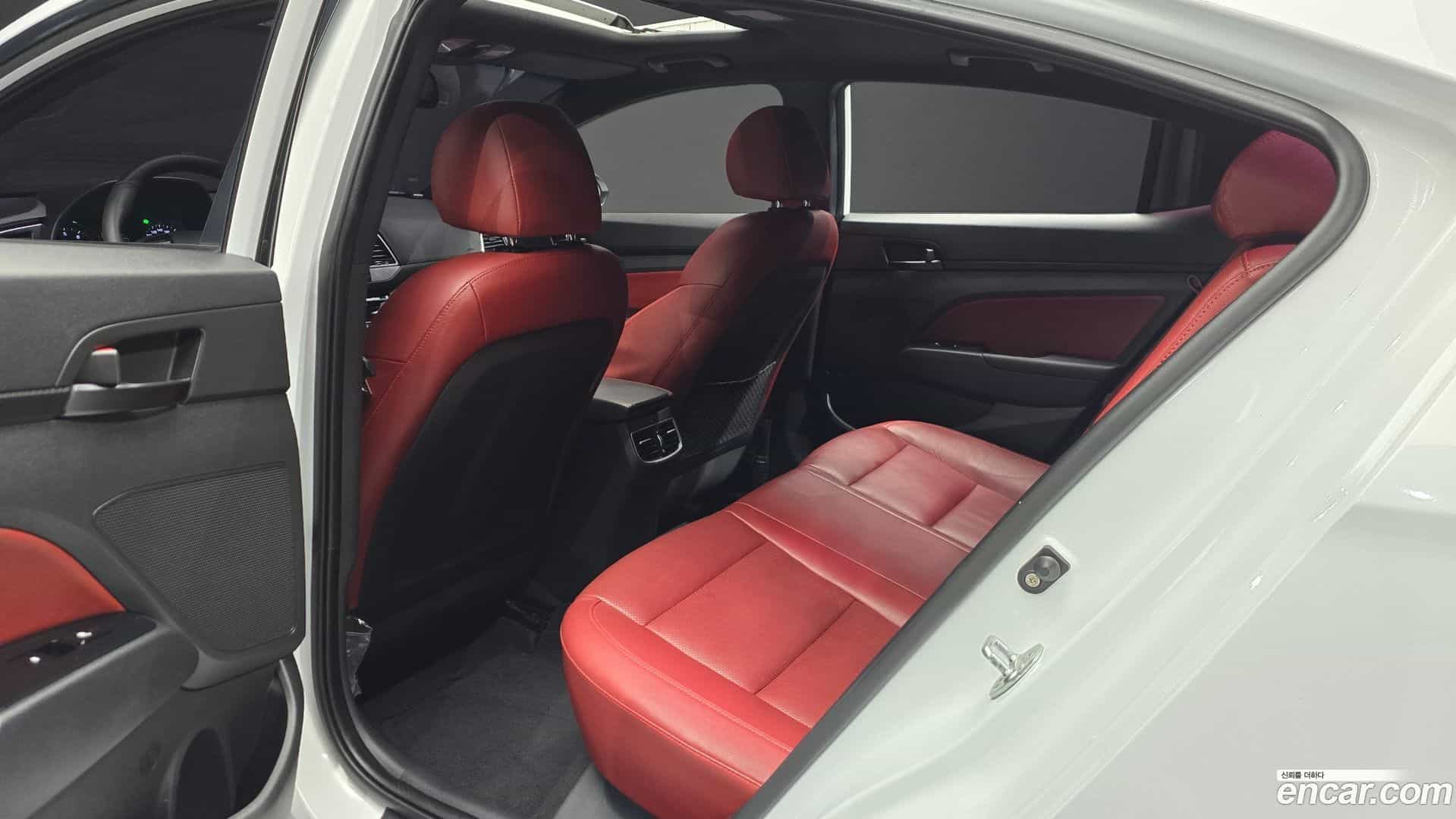 AVANTE Hyundai 2017.0-OPTION-015