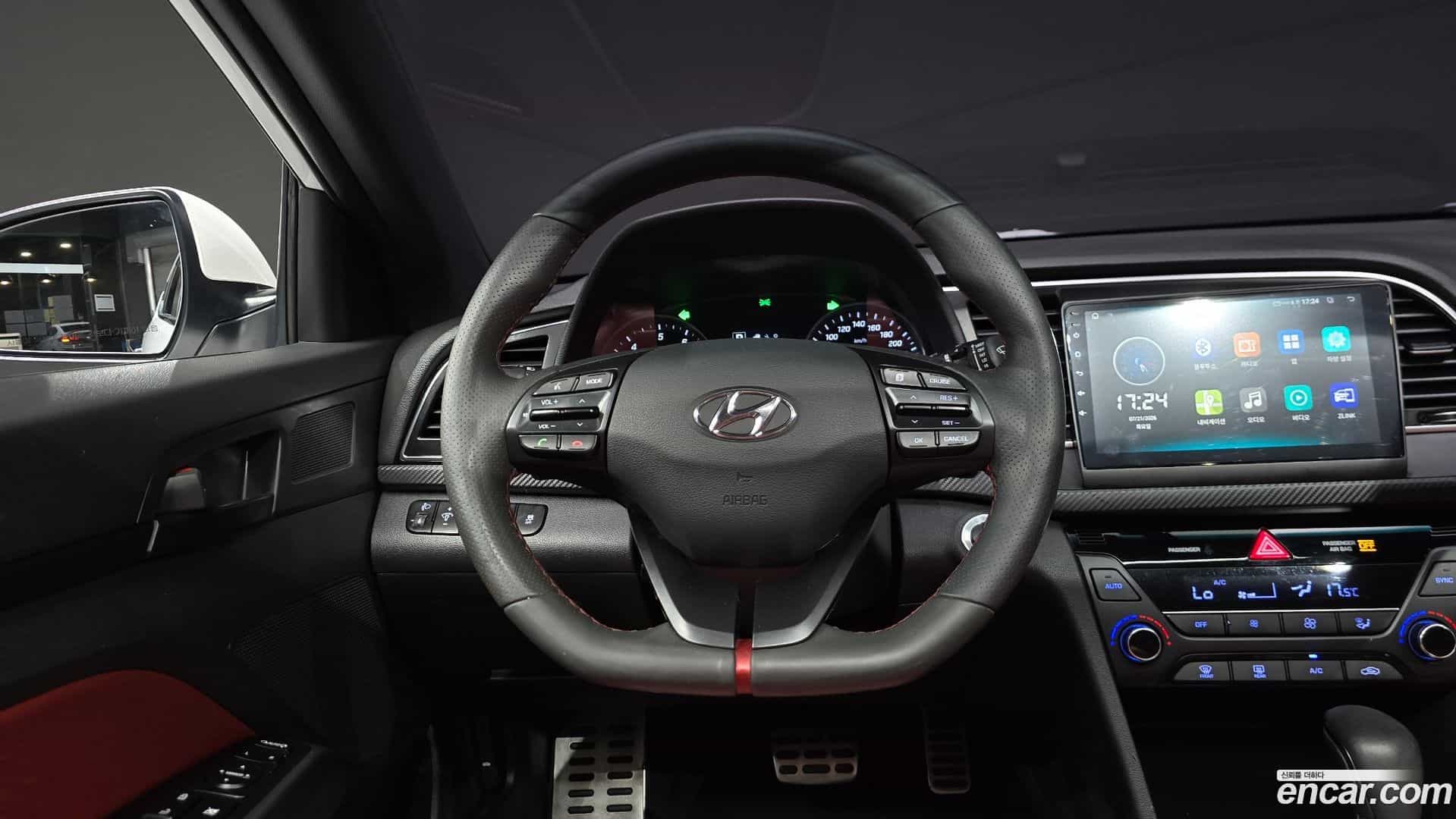 AVANTE Hyundai 2017.0-OPTION-016