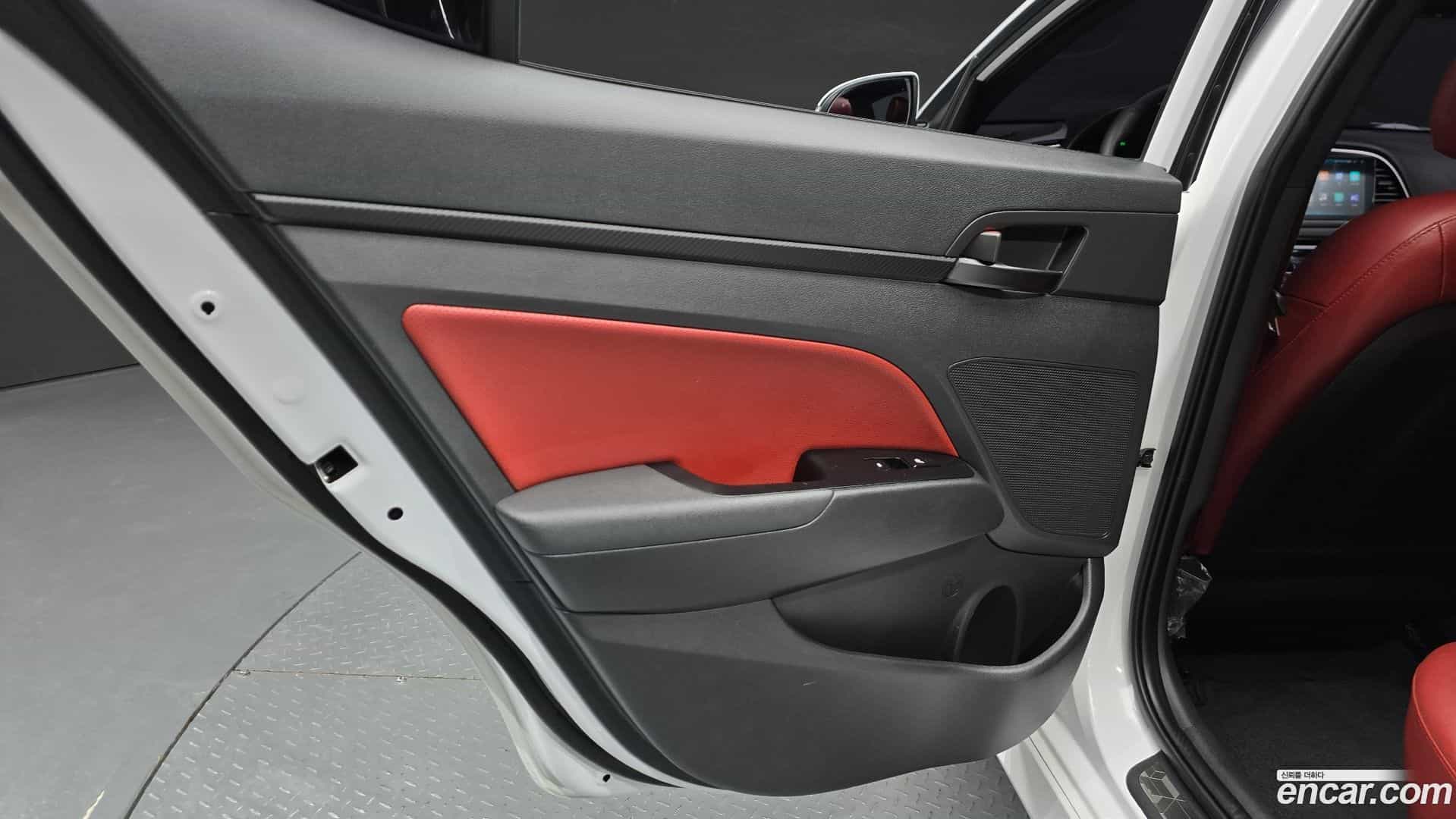 AVANTE Hyundai 2017.0-INNER-035
