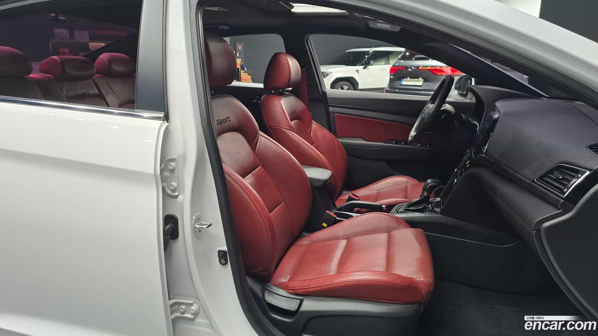 AVANTE Hyundai 2017.0-INNER-036