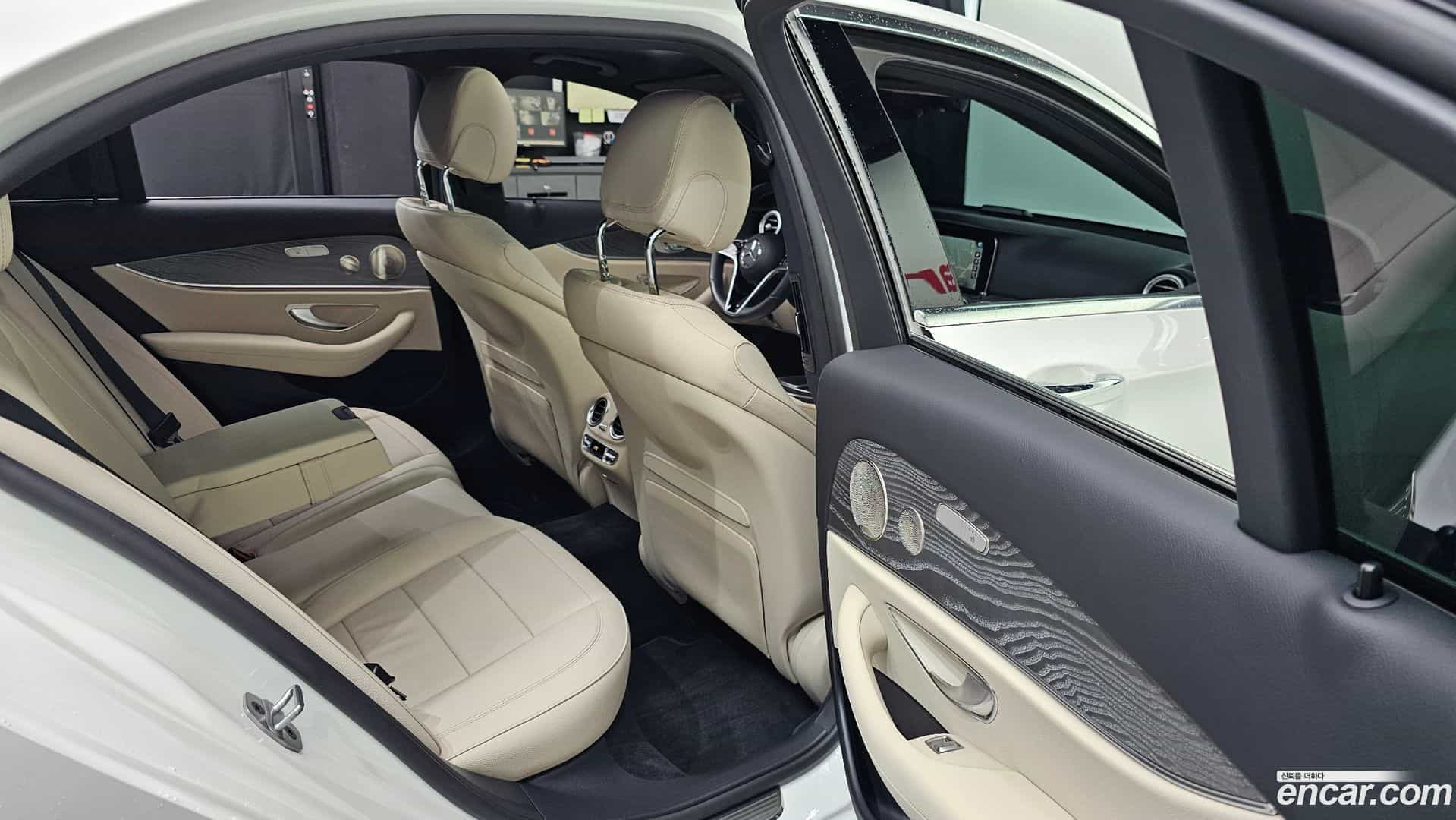 E-Class Mercedes-Benz 2022.6-OPTION-015