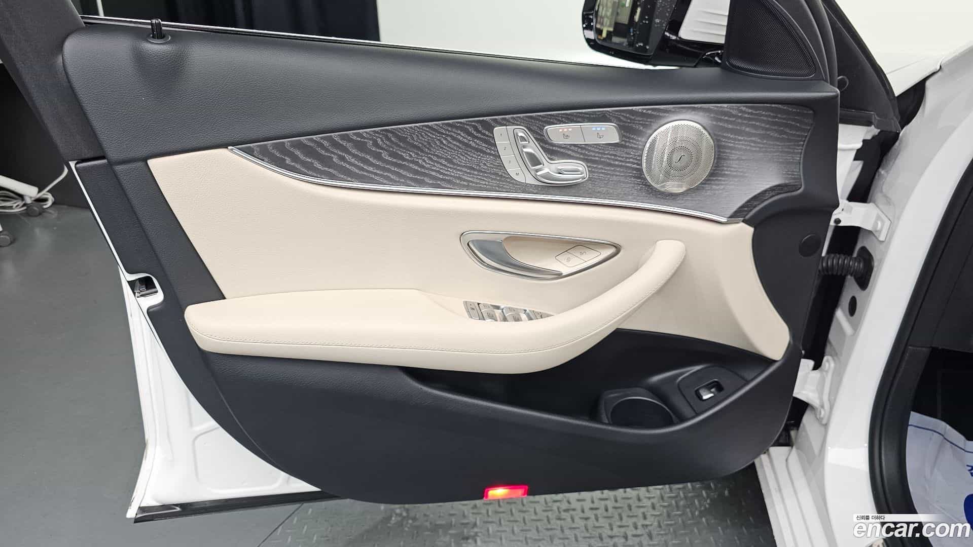 E-Class Mercedes-Benz 2022.6-INNER-034