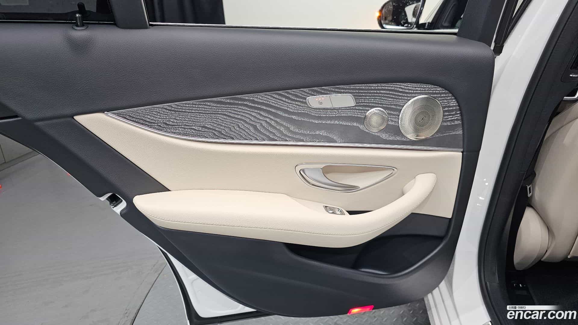 E-Class Mercedes-Benz 2022.6-INNER-035