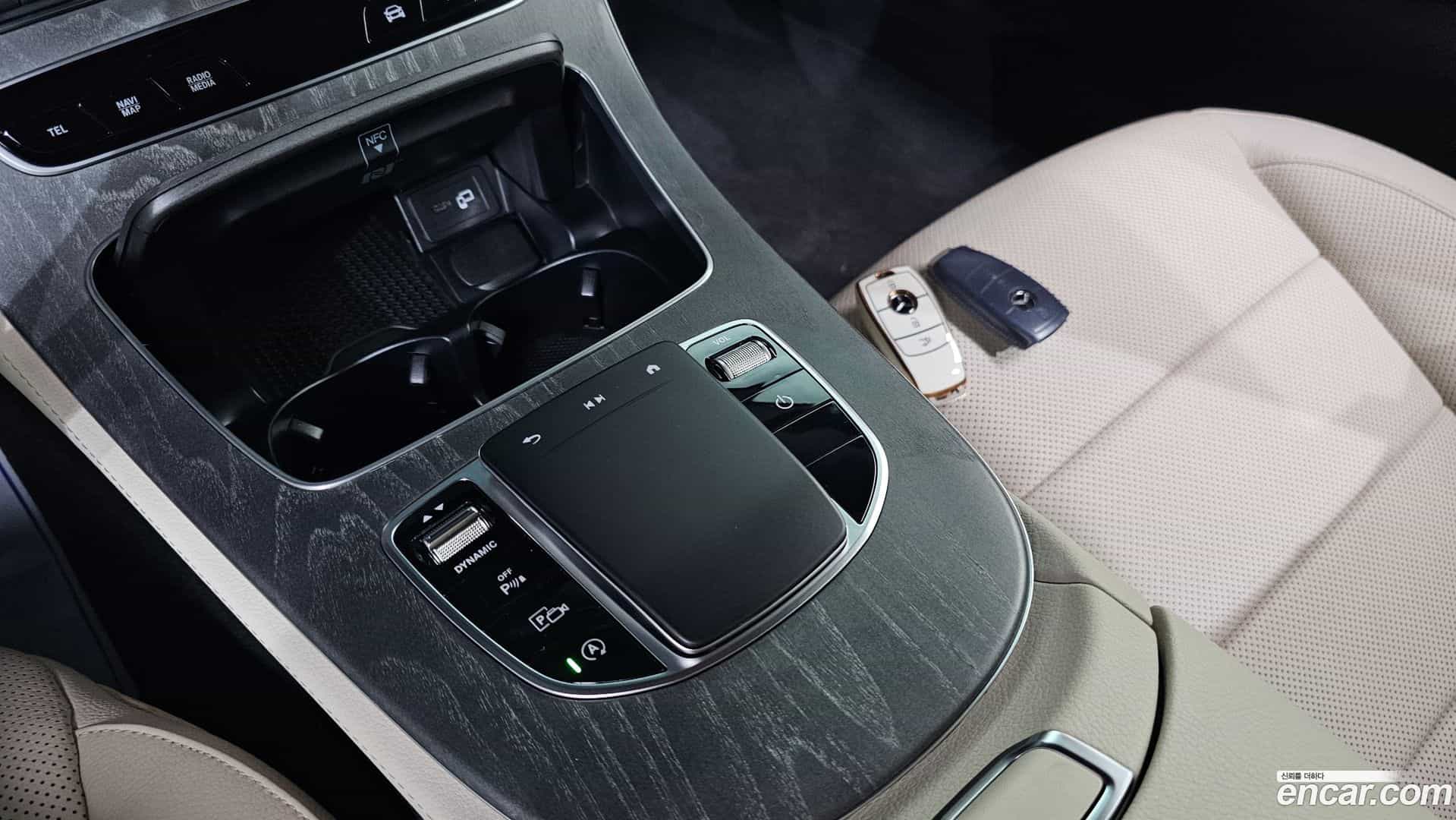 E-Class Mercedes-Benz 2022.6-OPTION-040
