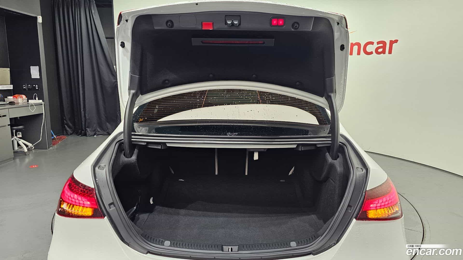 E-Class Mercedes-Benz 2022.6-OPTION-043