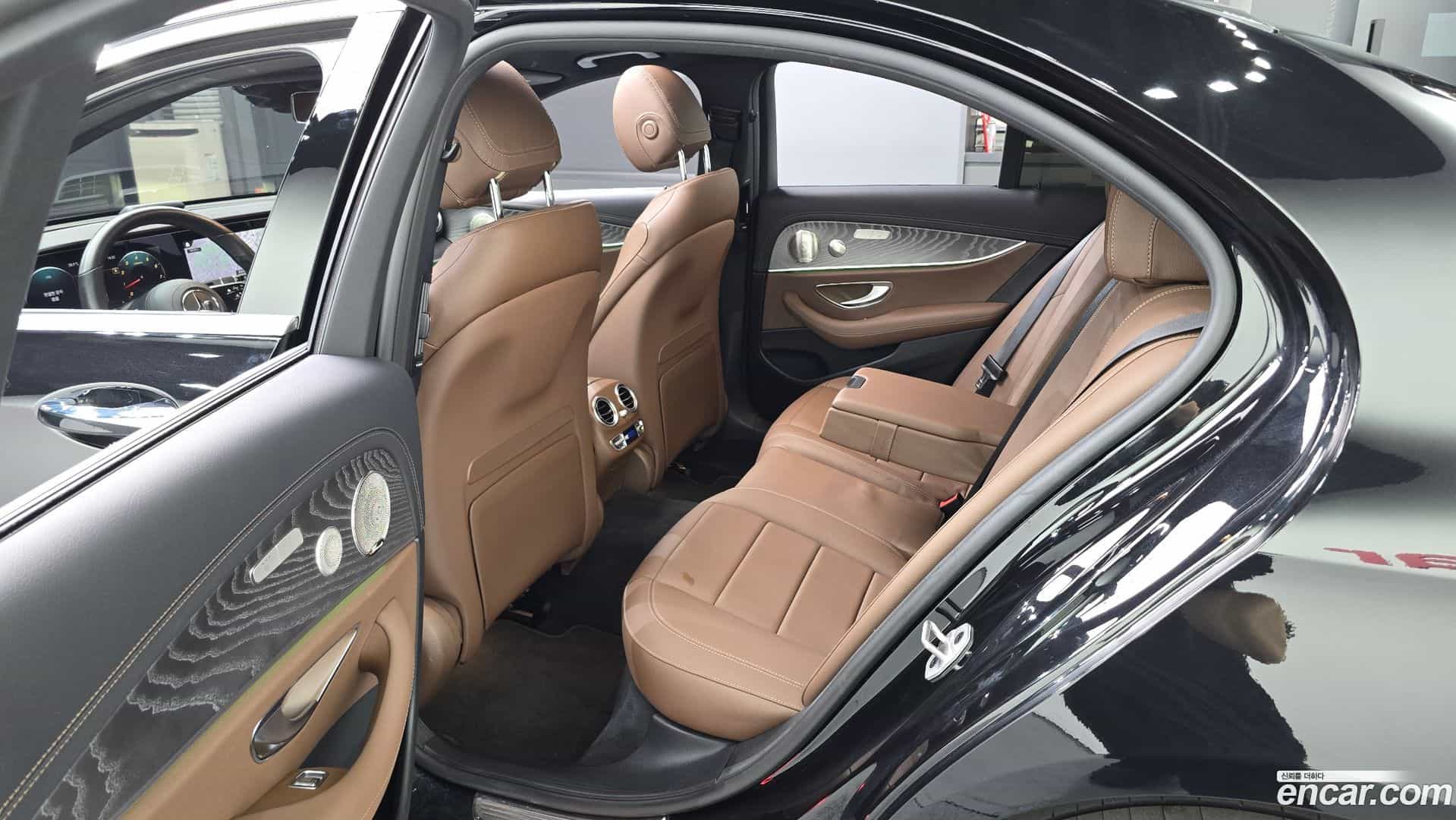 E-Class Mercedes-Benz 2022.10-OPTION-015