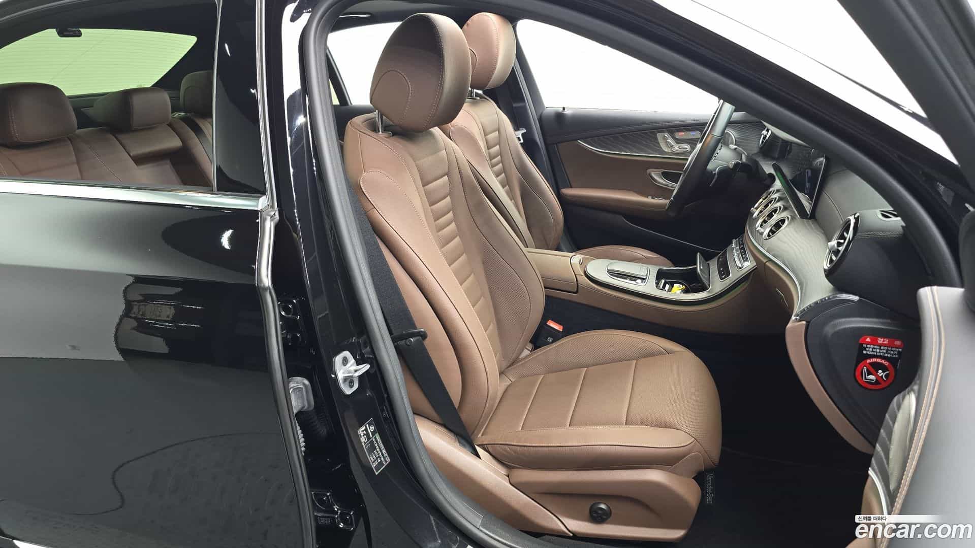 E-Class Mercedes-Benz 2022.10-OPTION-016