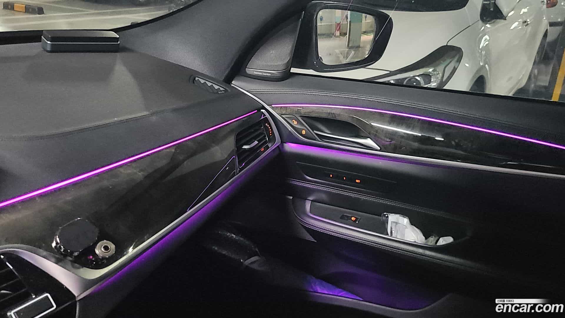 Gran Turismo BMW 2018.0-INNER-007