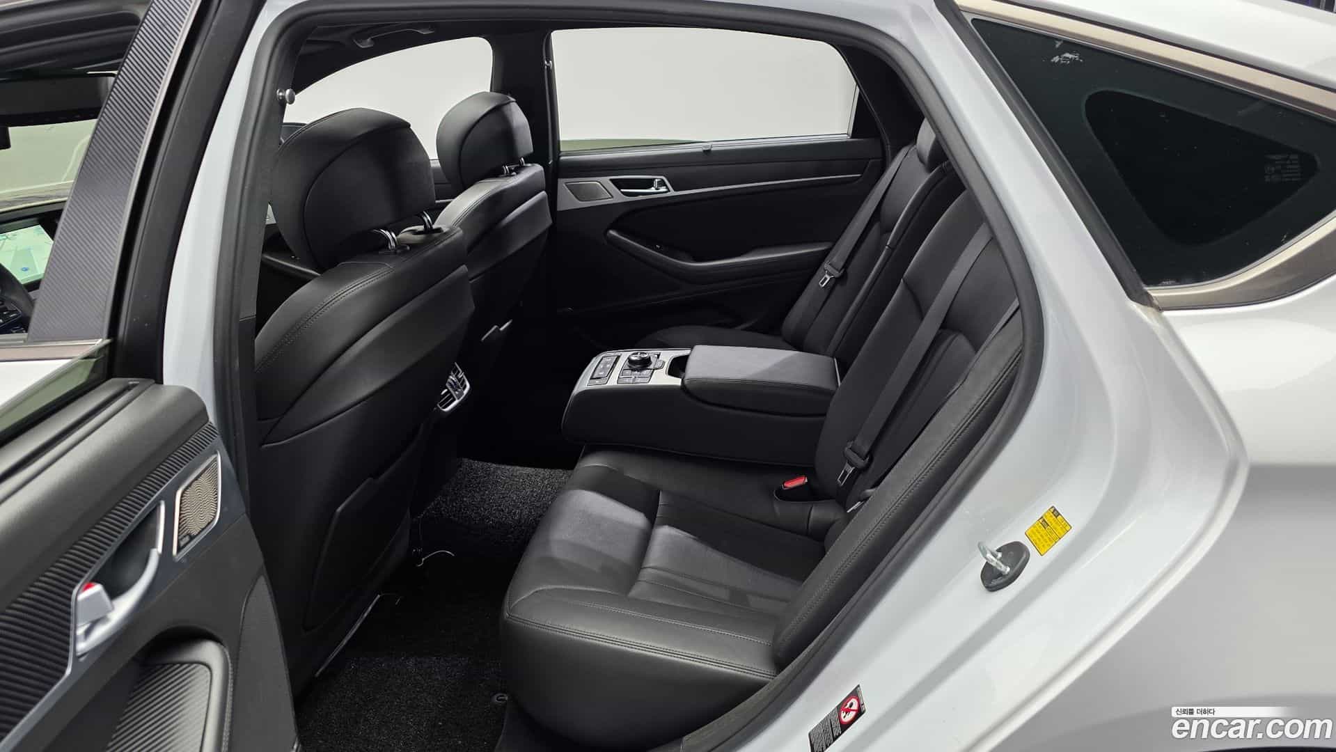 G80 Genesis 2018.3-INNER-036