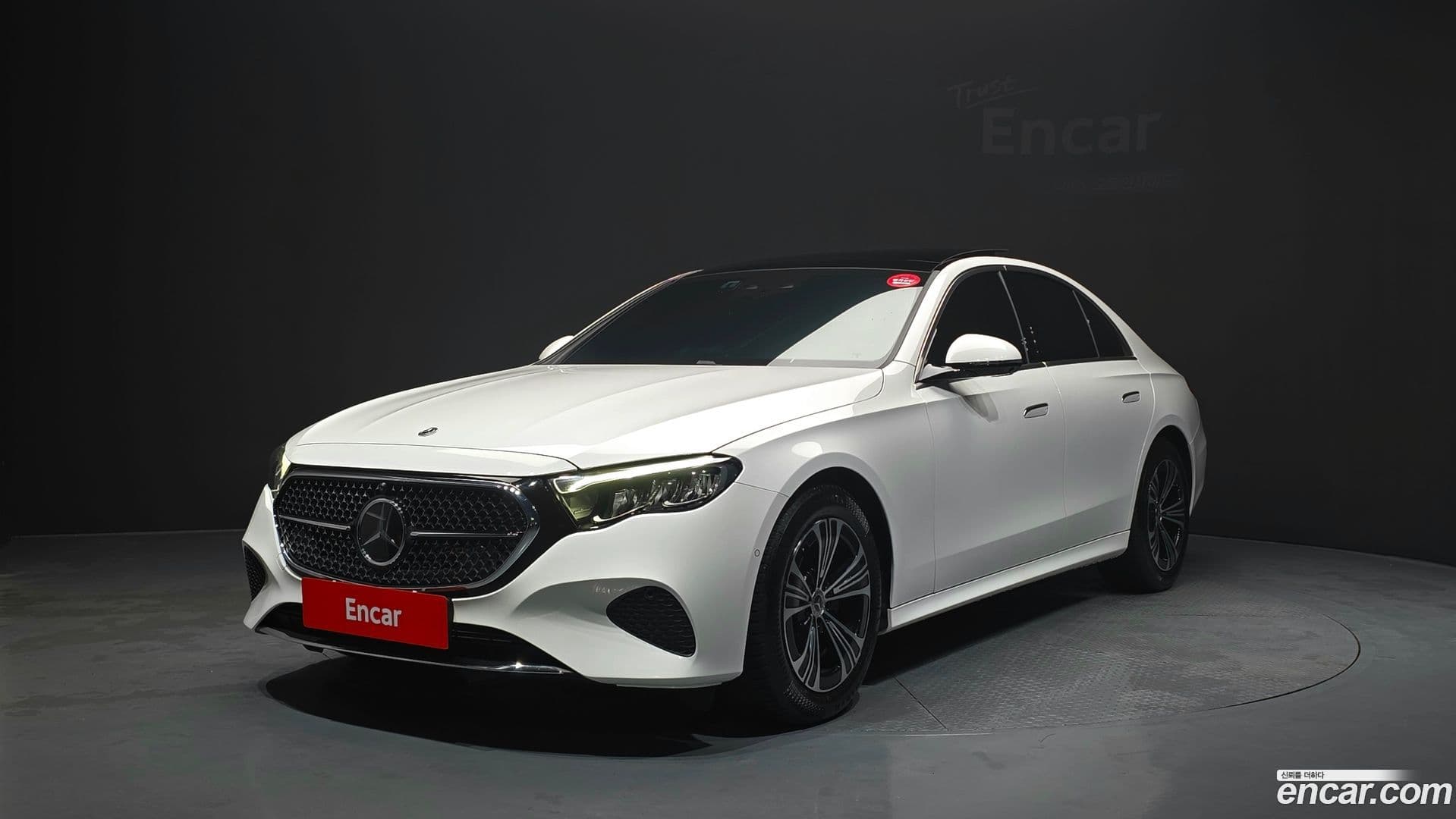 Main__Slider__Photo:E-Class Mercedes-Benz 2024.5-0