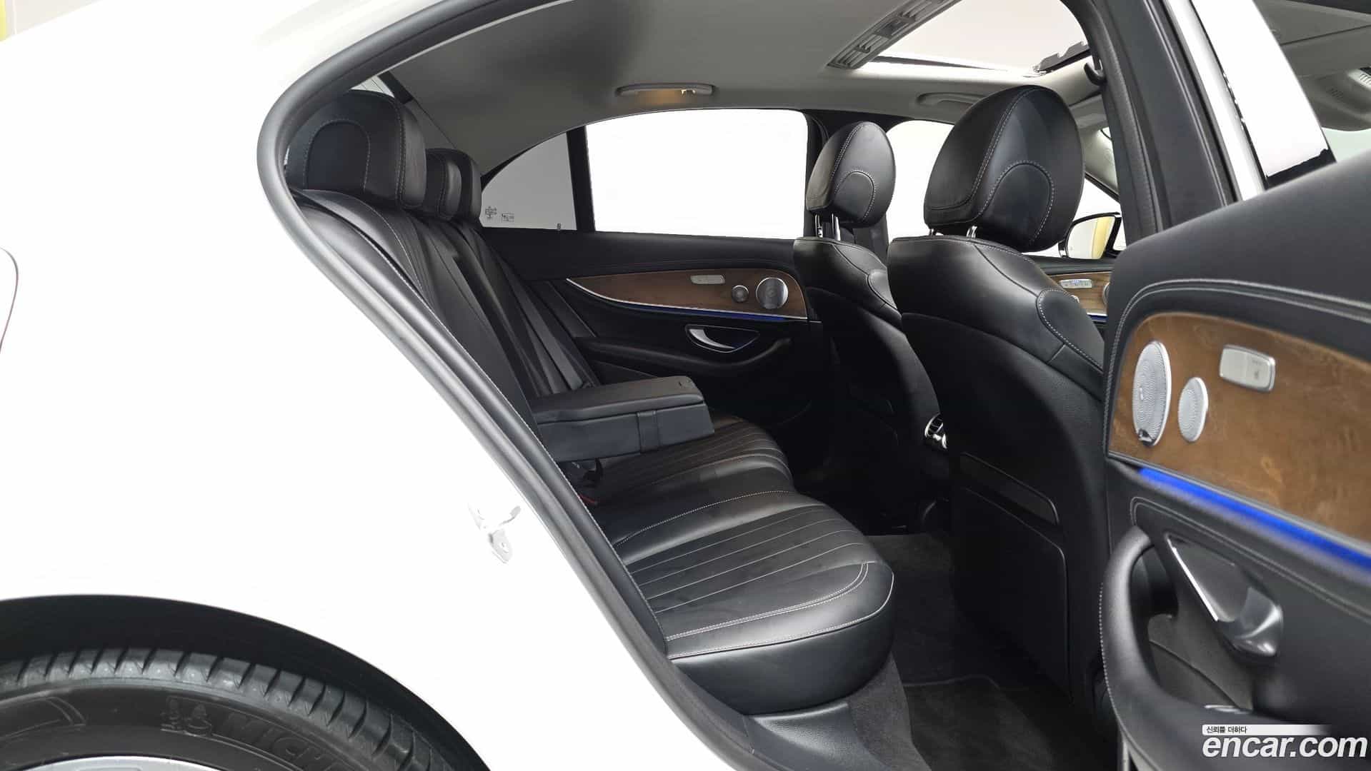 E-Class Mercedes-Benz 2018.1-OPTION-015