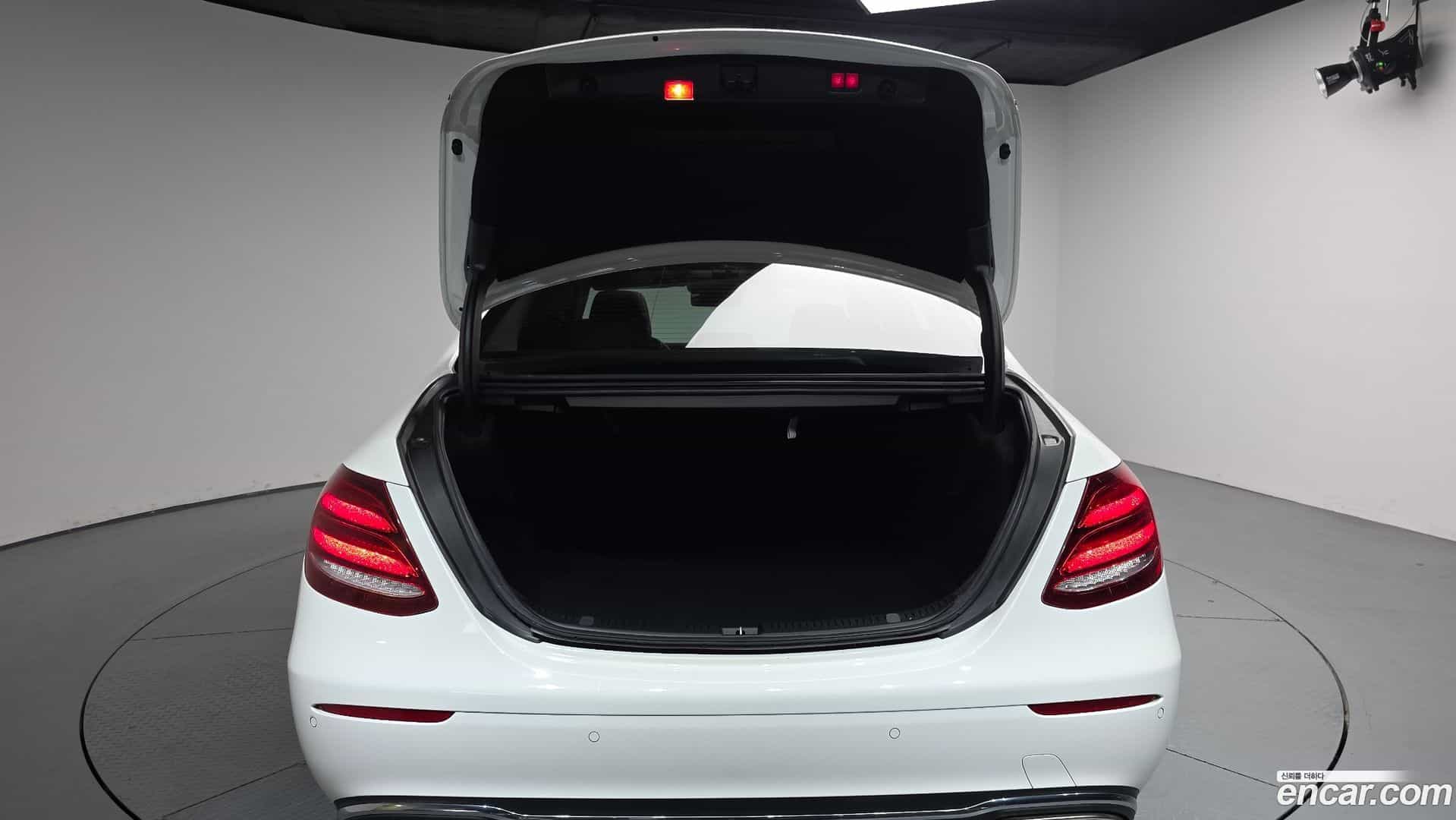 E-Class Mercedes-Benz 2018.1-OPTION-024