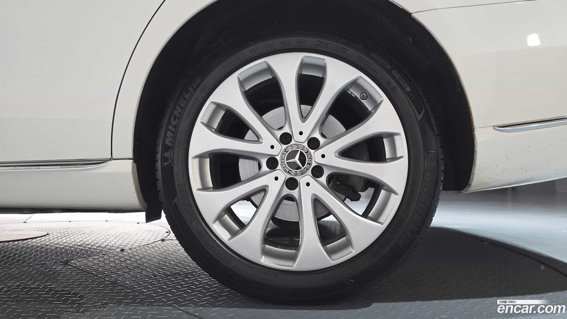 E-Class Mercedes-Benz 2018.1-OUTER-031