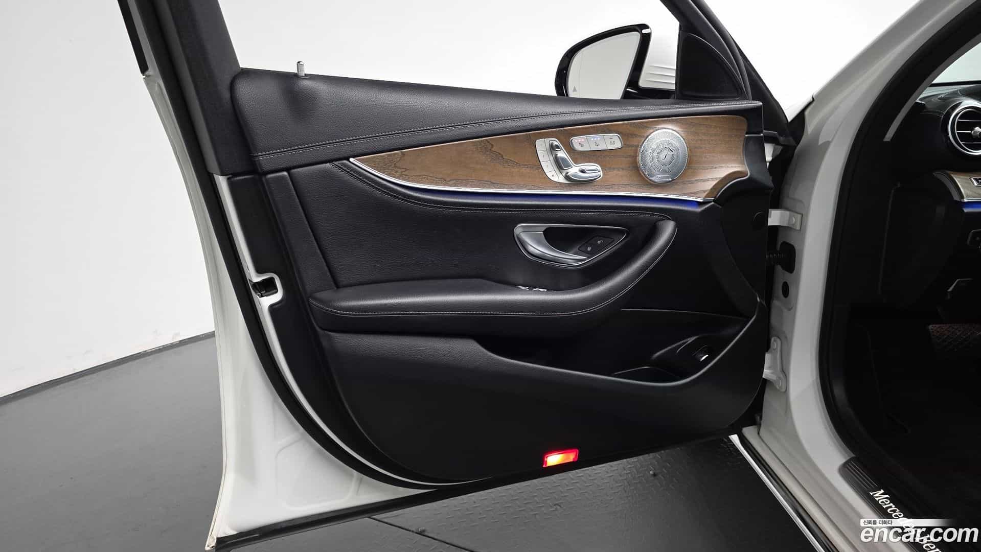 E-Class Mercedes-Benz 2018.1-INNER-034