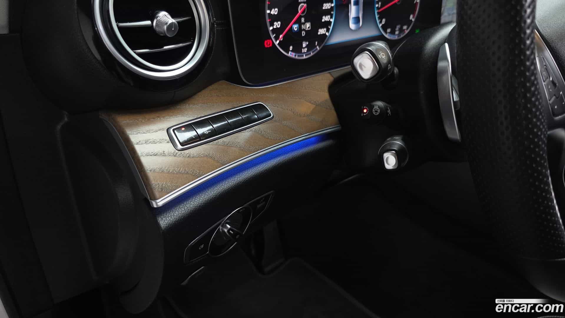 E-Class Mercedes-Benz 2018.1-OPTION-042