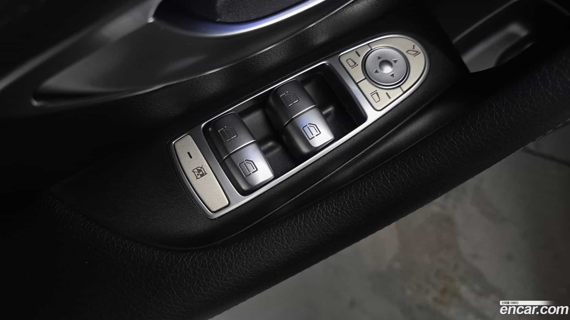 E-Class Mercedes-Benz 2018.1-OPTION-043