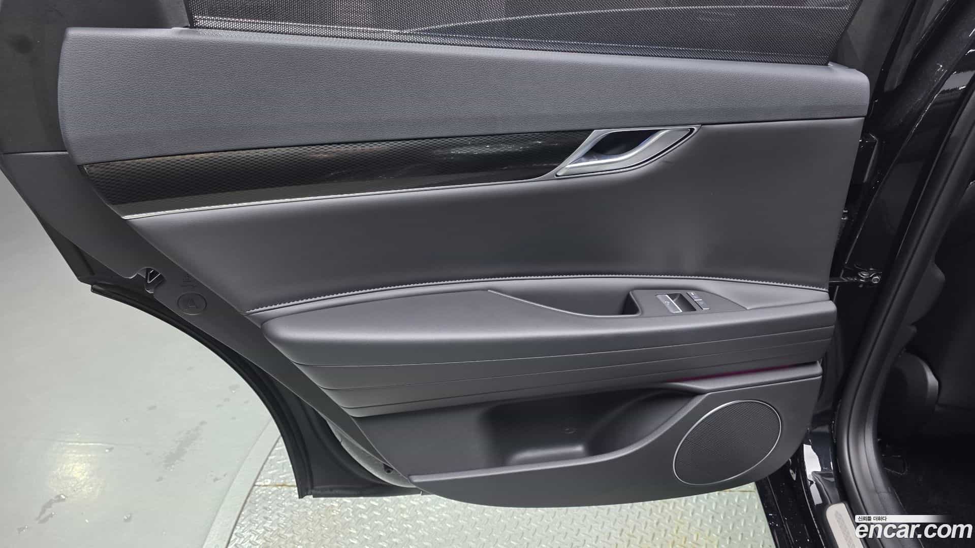 G80 Genesis 2026.1-INNER-035