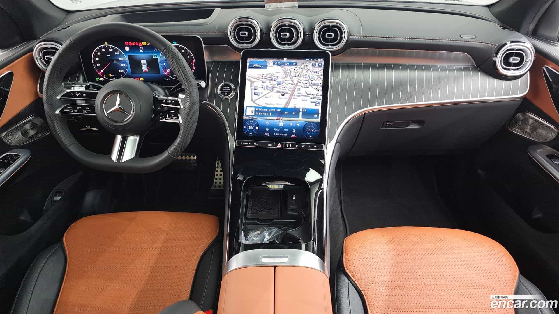 GLC-Class Mercedes-Benz 2023.9-INNER-007