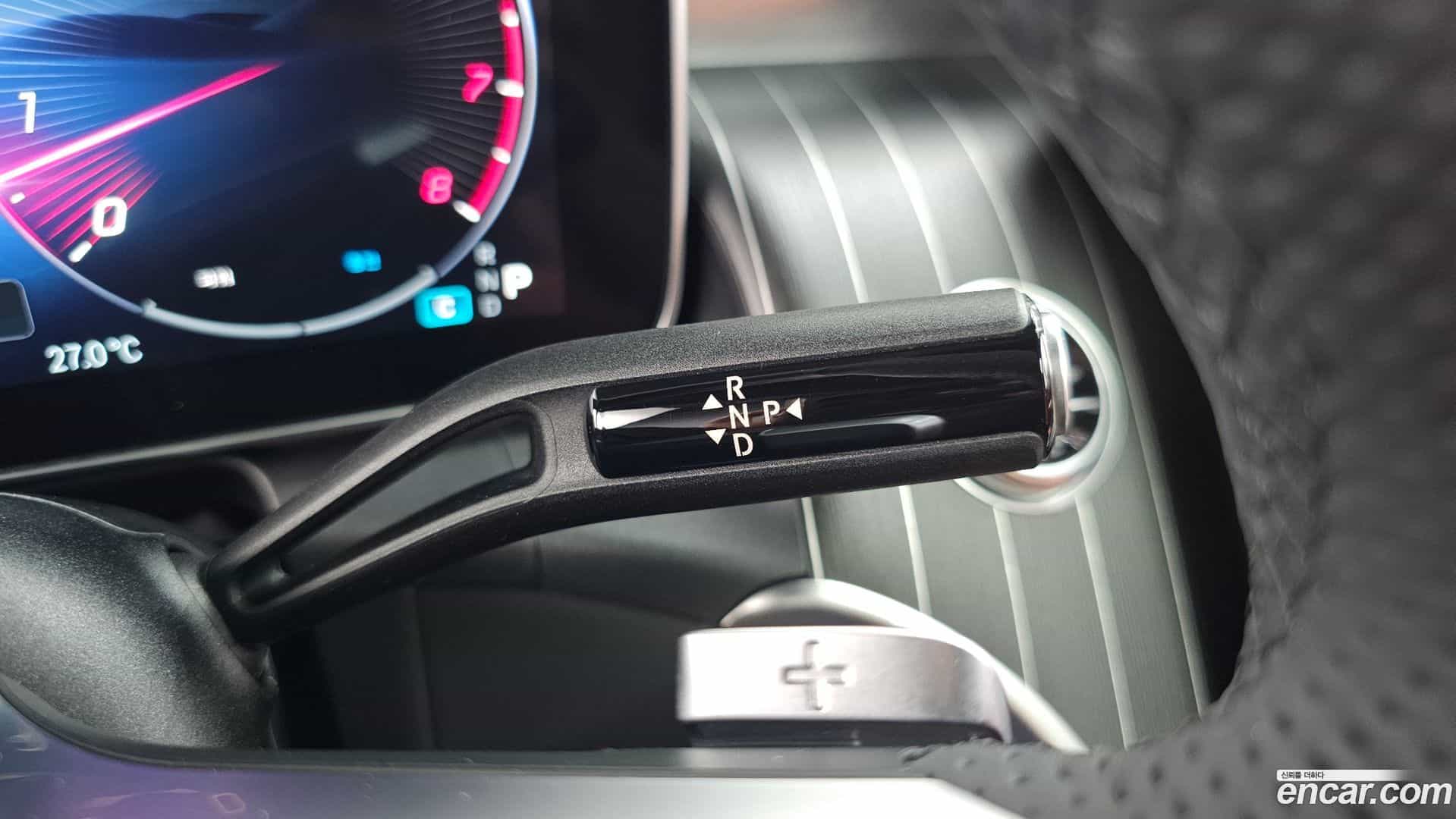 GLC-Class Mercedes-Benz 2023.9-INNER-009