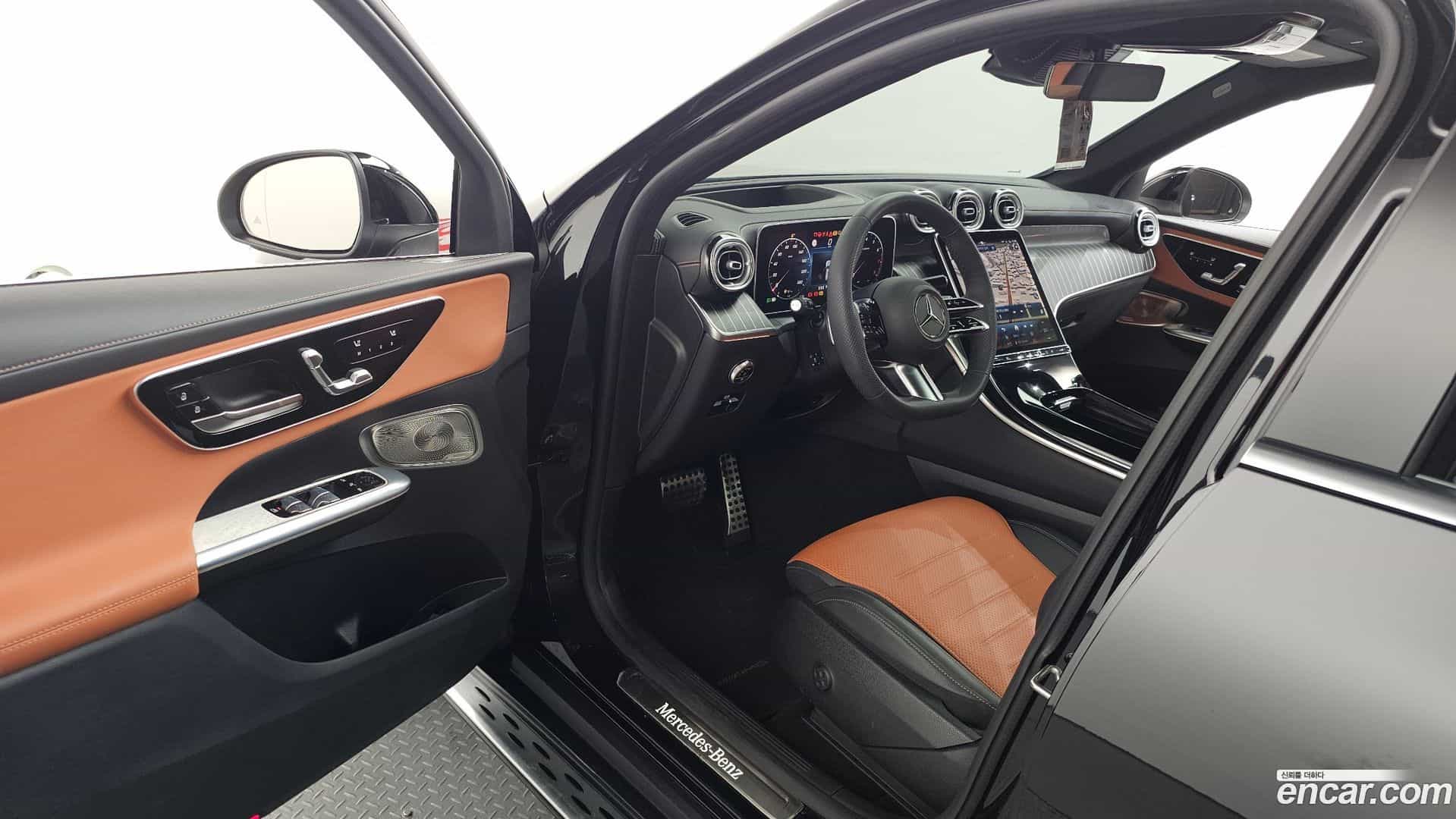GLC-Class Mercedes-Benz 2023.9-INNER-010