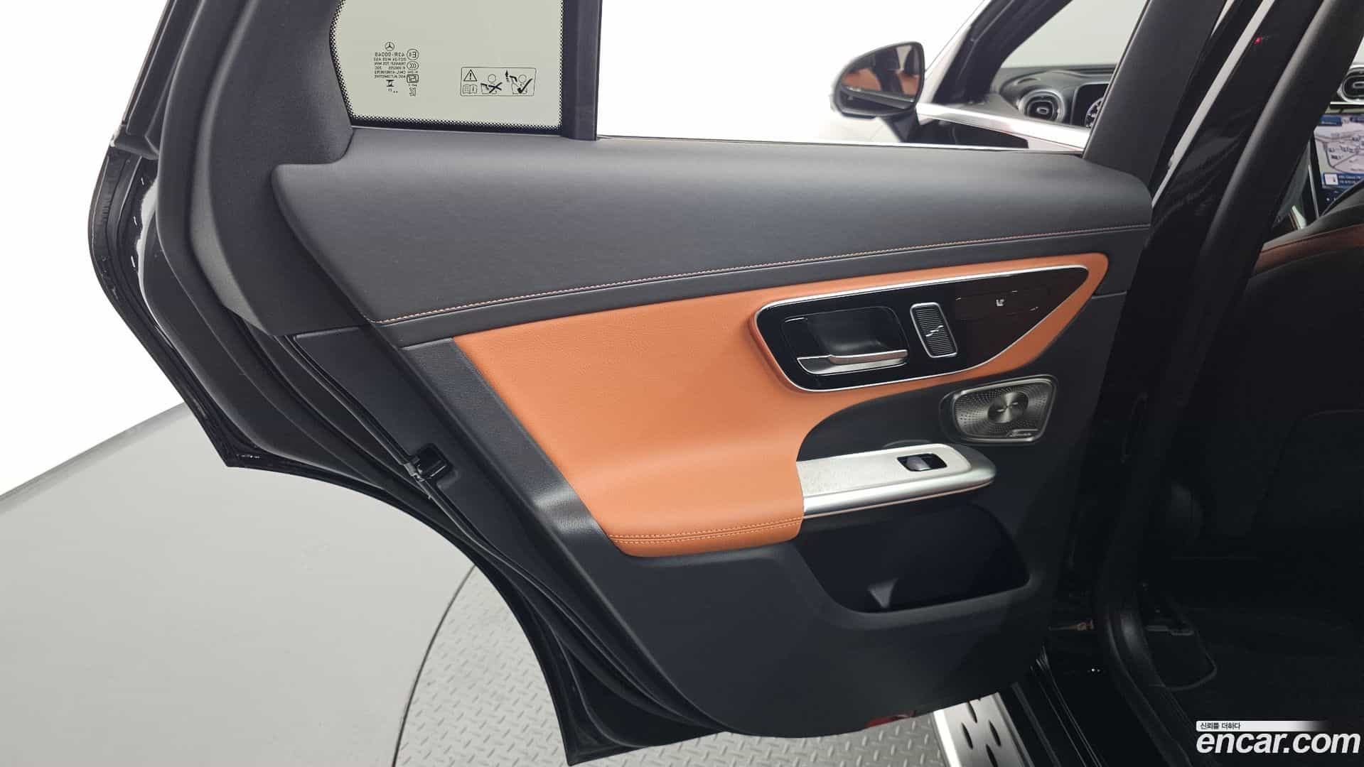 GLC-Class Mercedes-Benz 2023.9-INNER-035