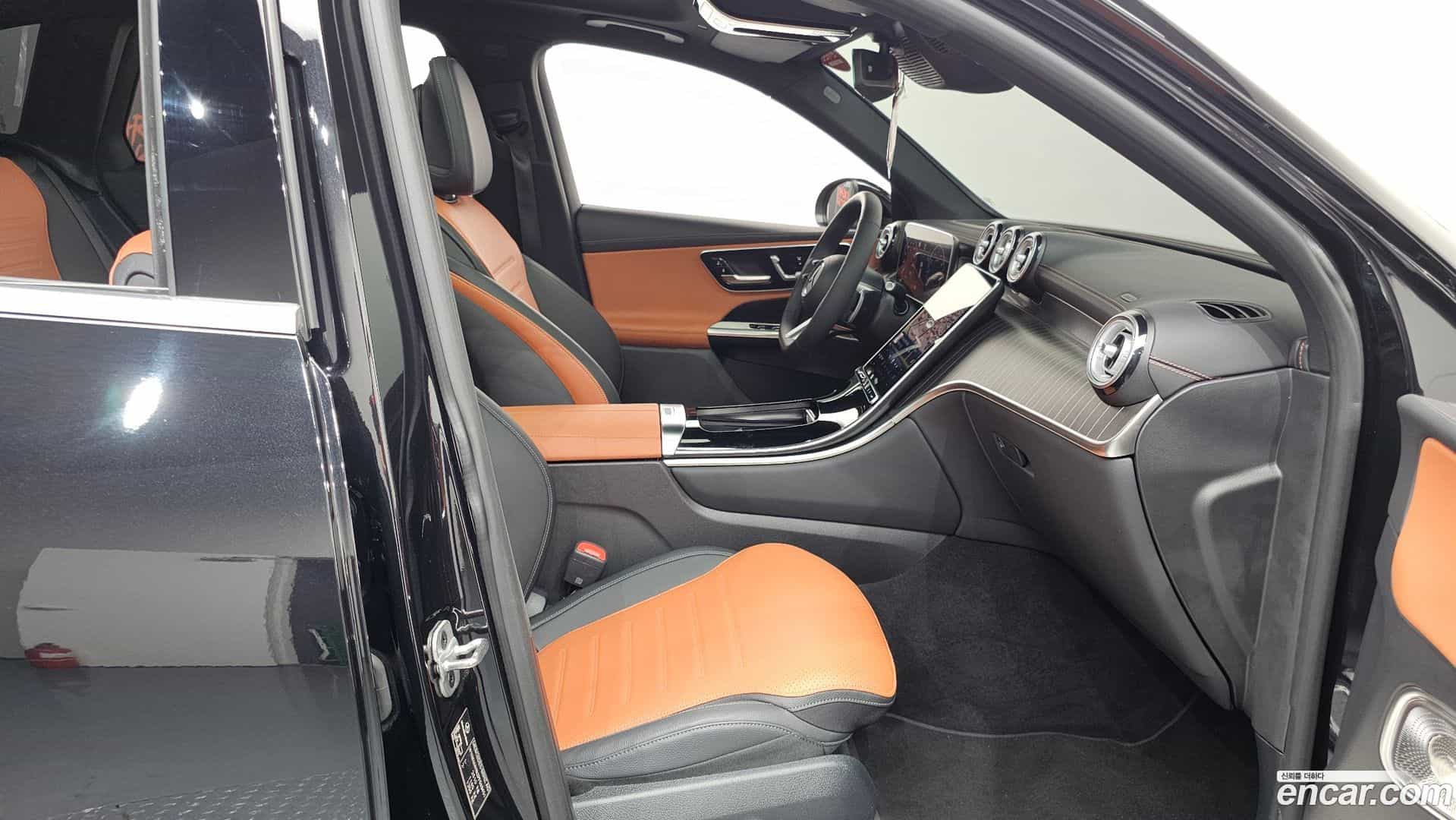 GLC-Class Mercedes-Benz 2023.9-INNER-036
