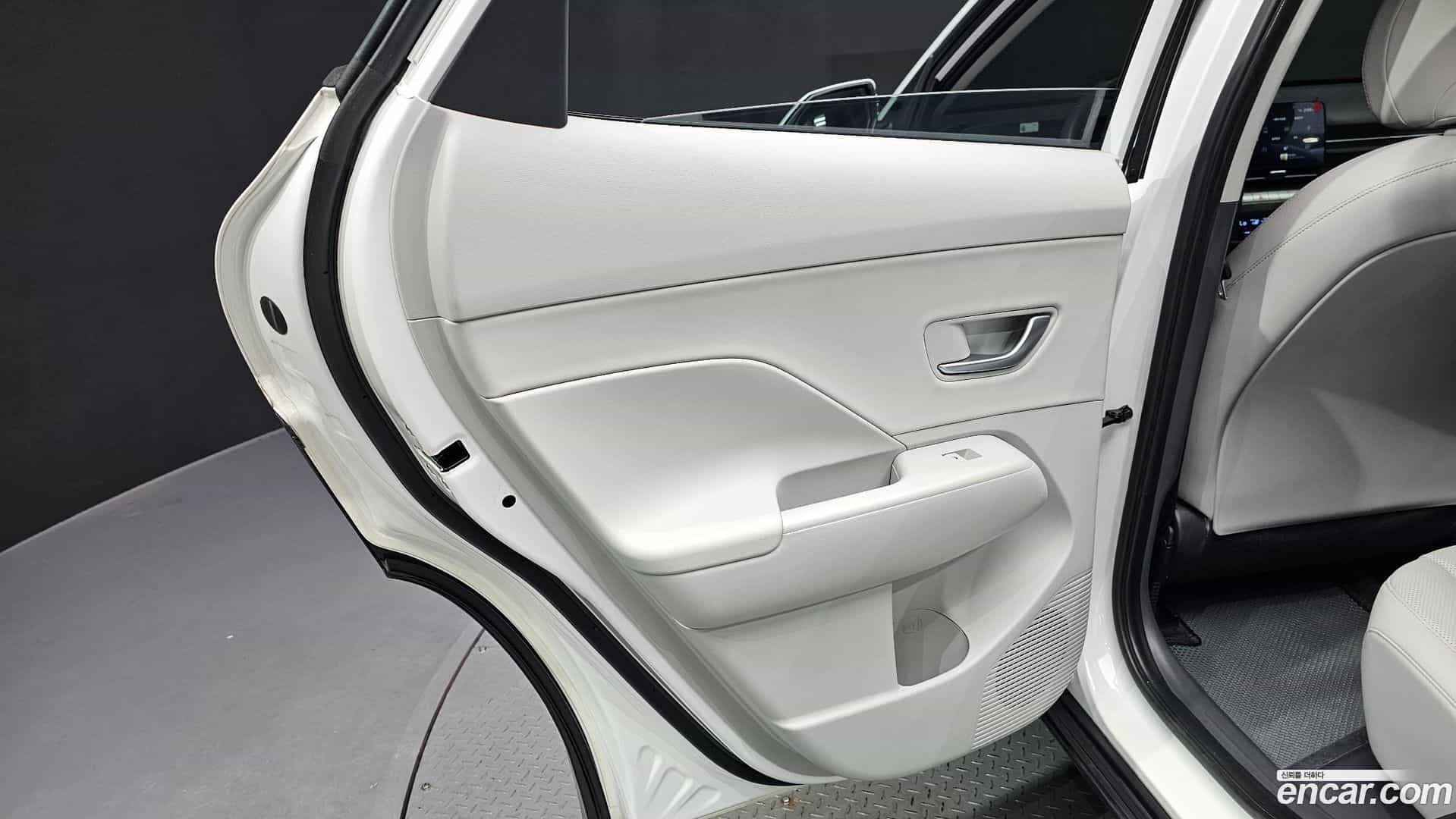 Kona Hyundai 2023.9-INNER-035
