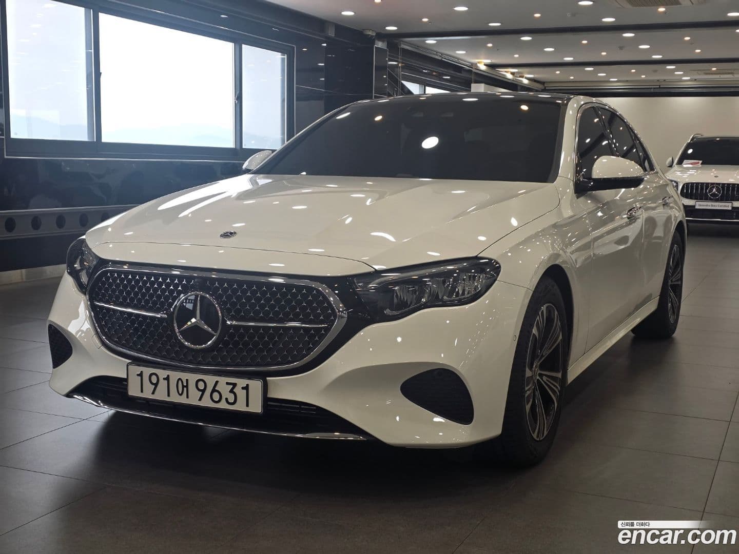 Main__Slider__Photo:E-Class Mercedes-Benz 2025.9-0