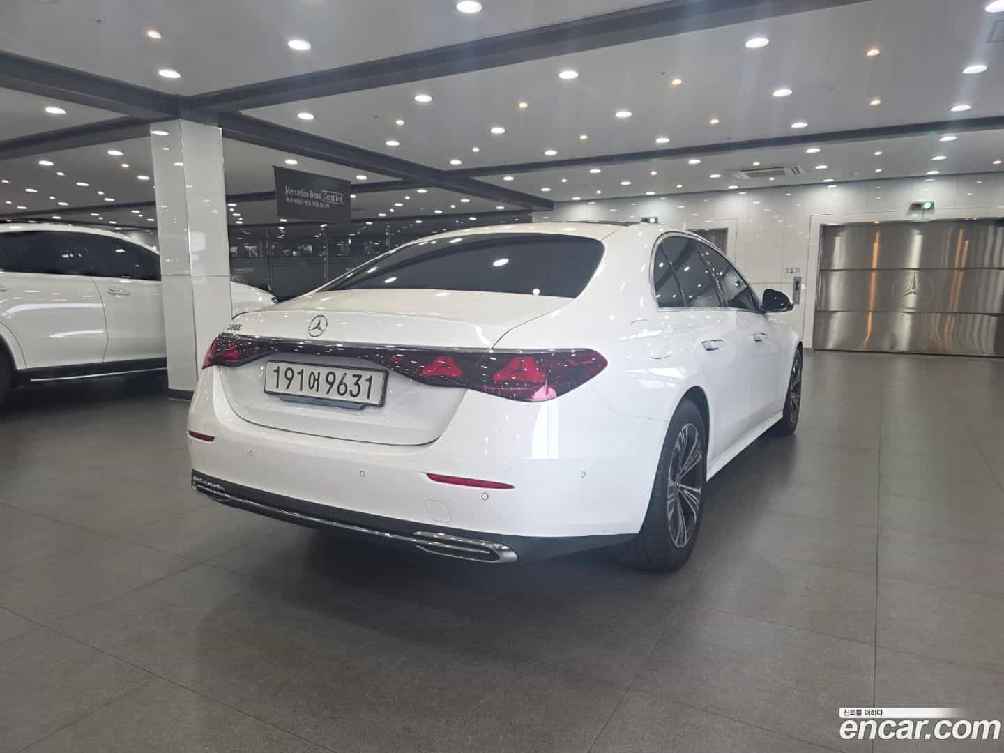 E-Class Mercedes-Benz 2025.9-OUTER-004