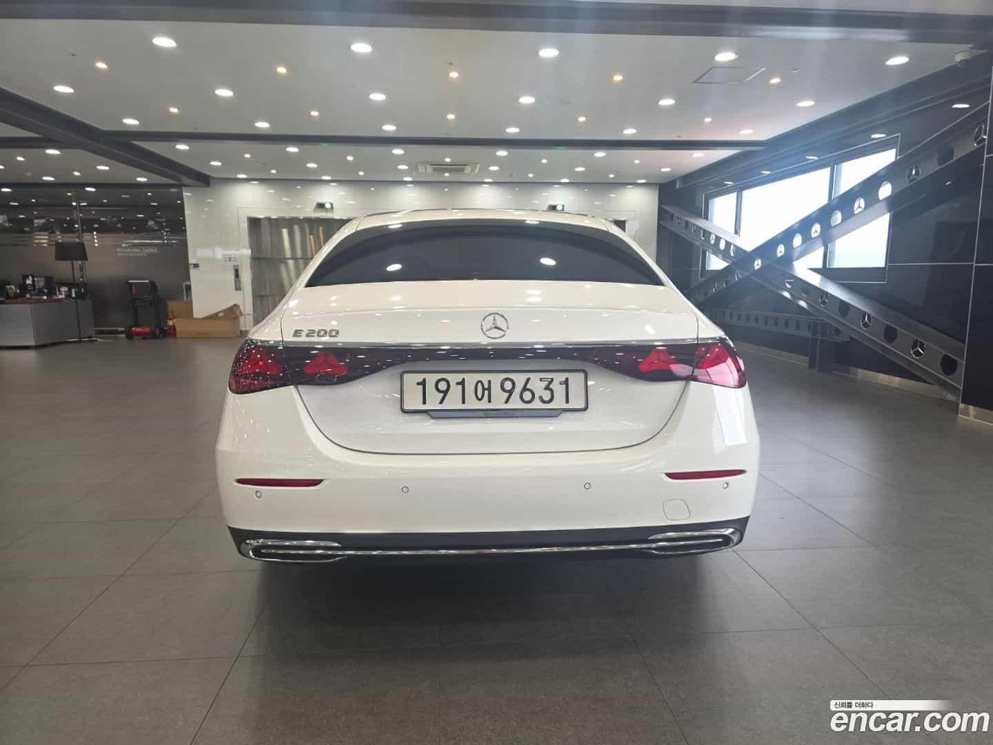 E-Class Mercedes-Benz 2025.9-OUTER-006