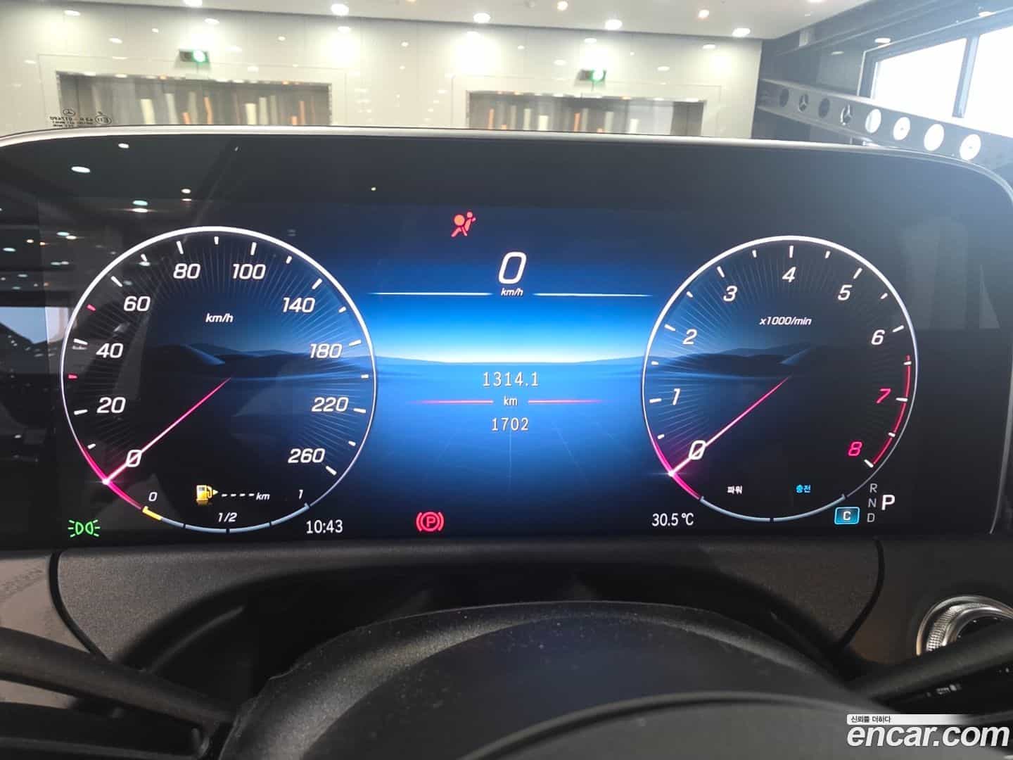 E-Class Mercedes-Benz 2025.9-INNER-009