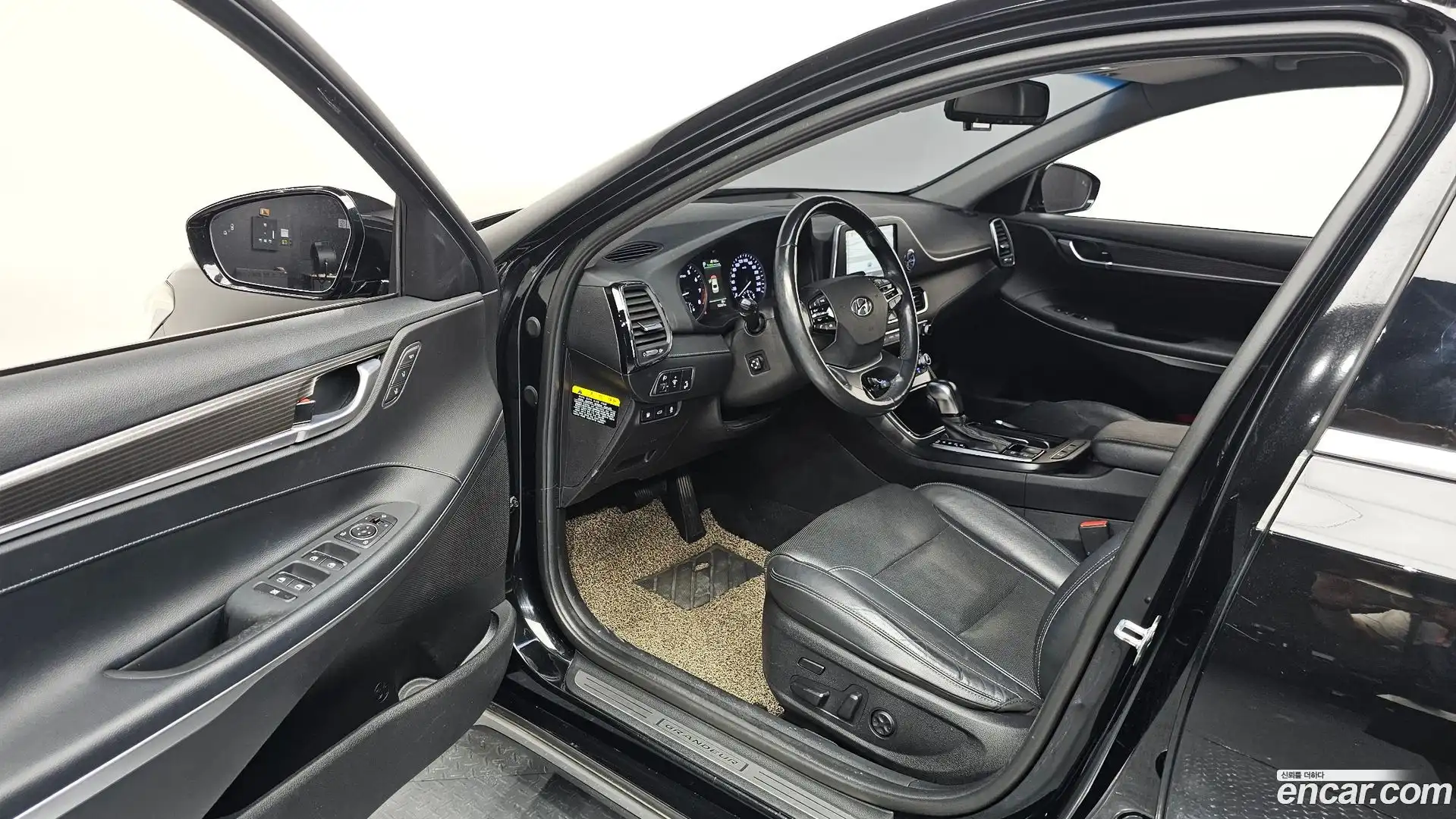 Grandeur Hyundai 2017.10-INNER-010