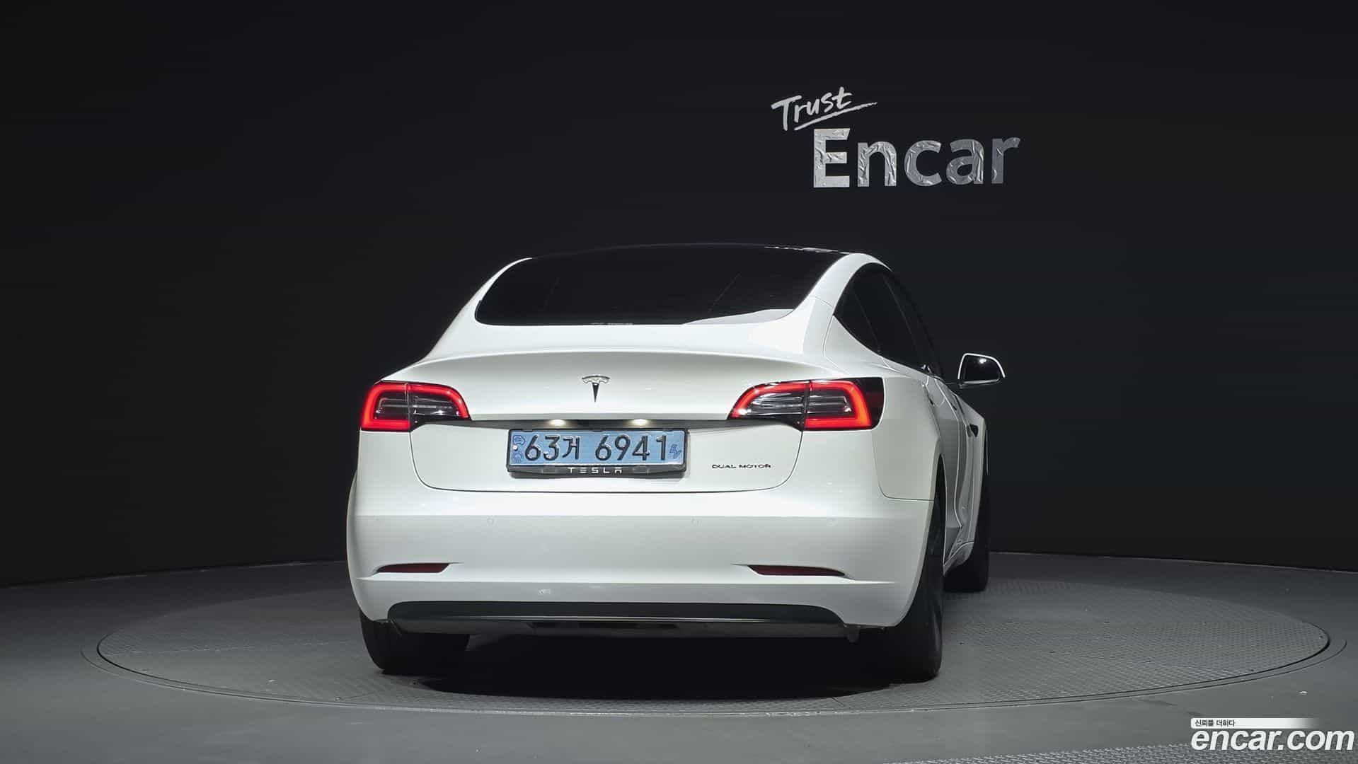 Model 3 Tesla 2021.5-OUTER-004