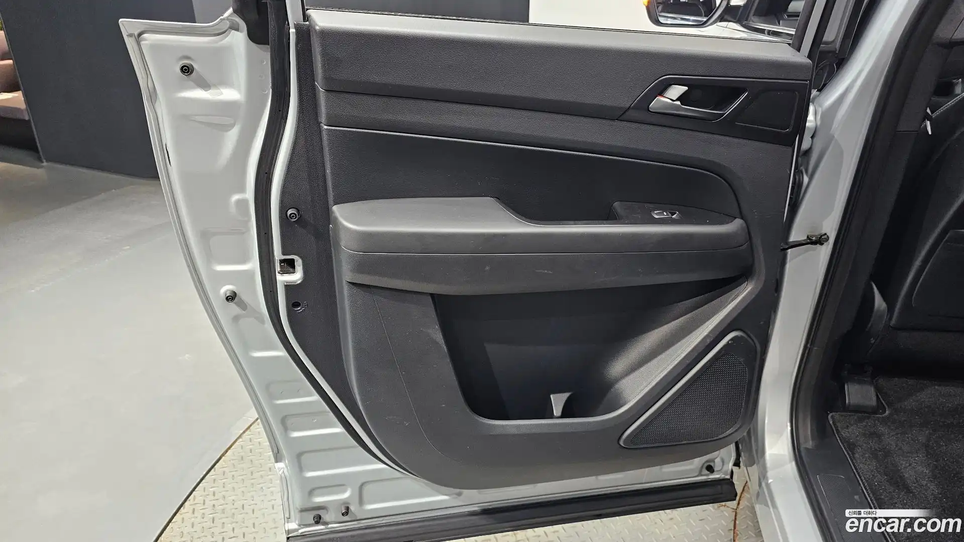 Rexton KG Mobility 2019.11-INNER-035