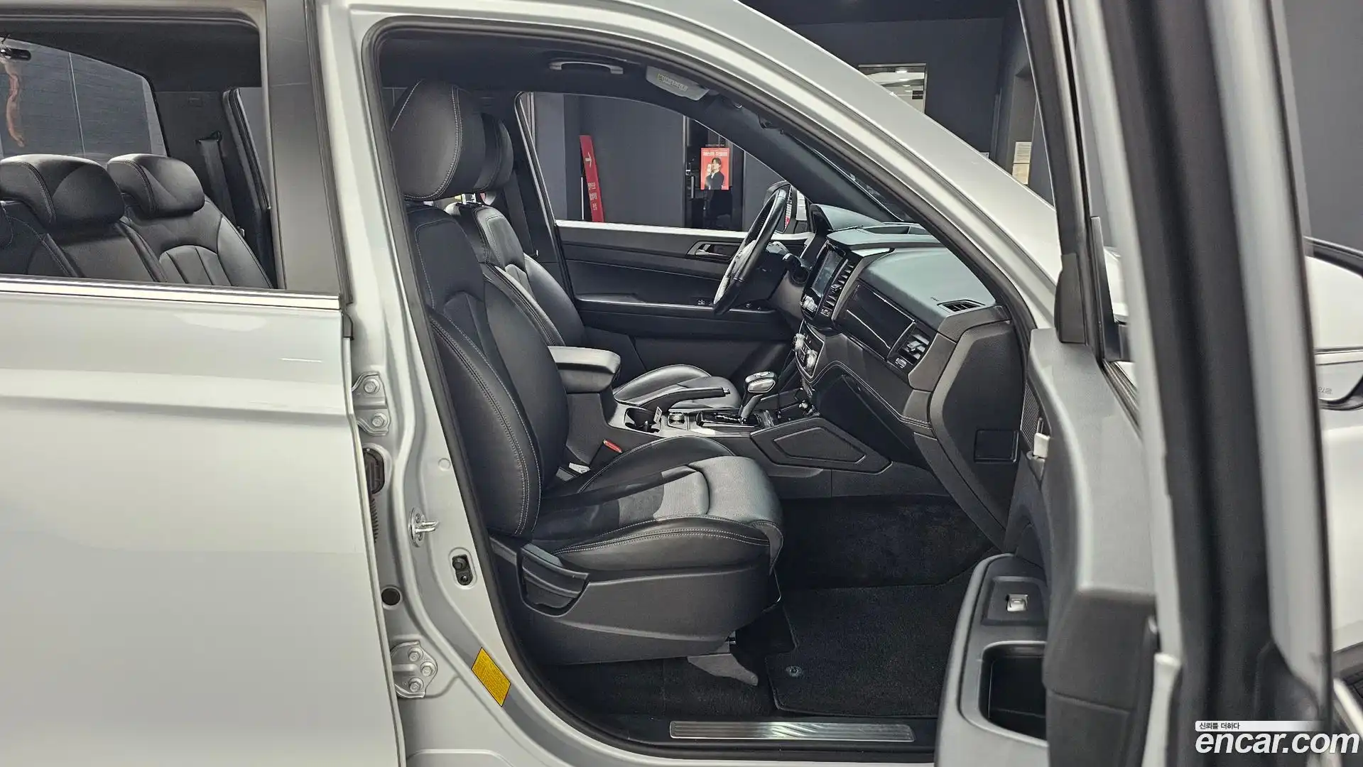 Rexton KG Mobility 2019.11-INNER-036