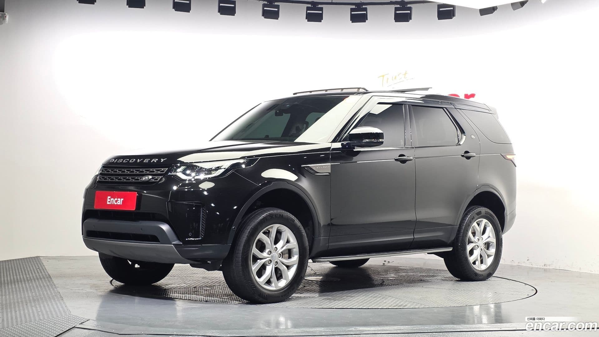 Main__Slider__Photo:Discovery Land Rover 2019.11-0