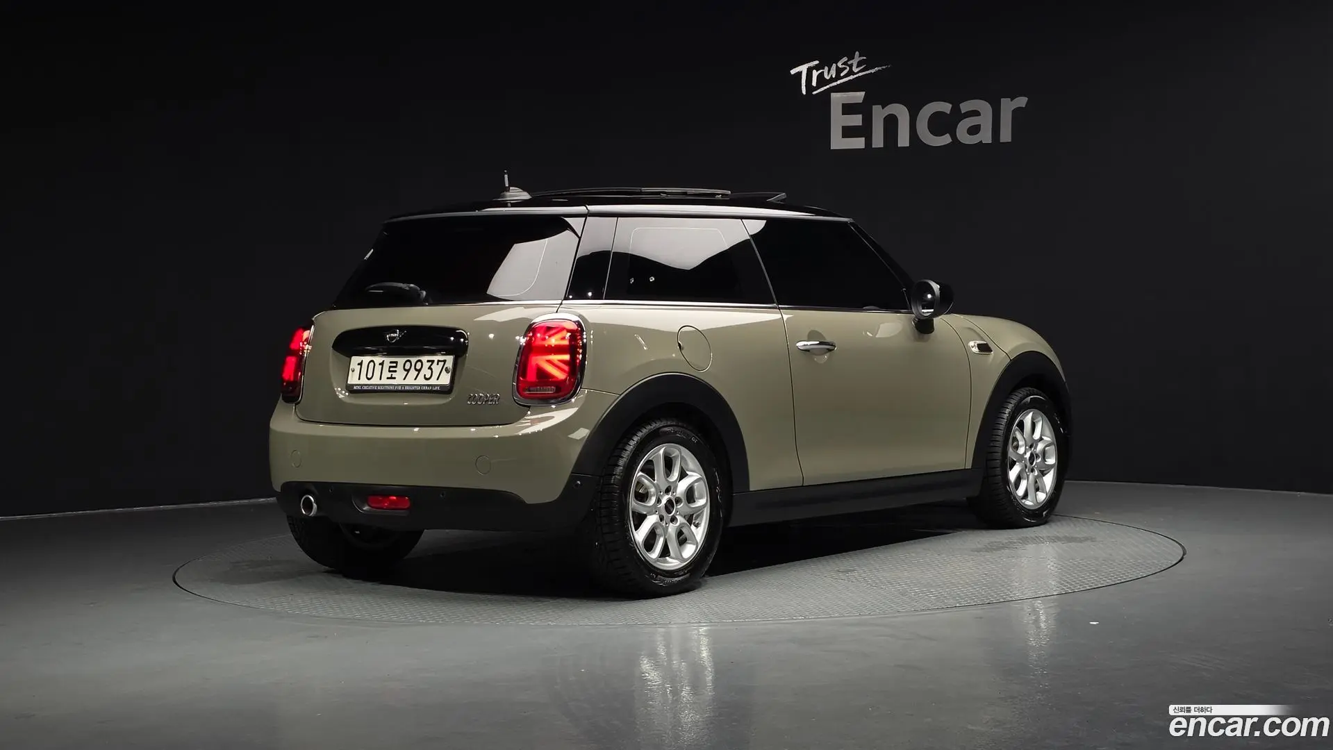 Main__Slider__Photo:Cooper Mini 2020.8-1