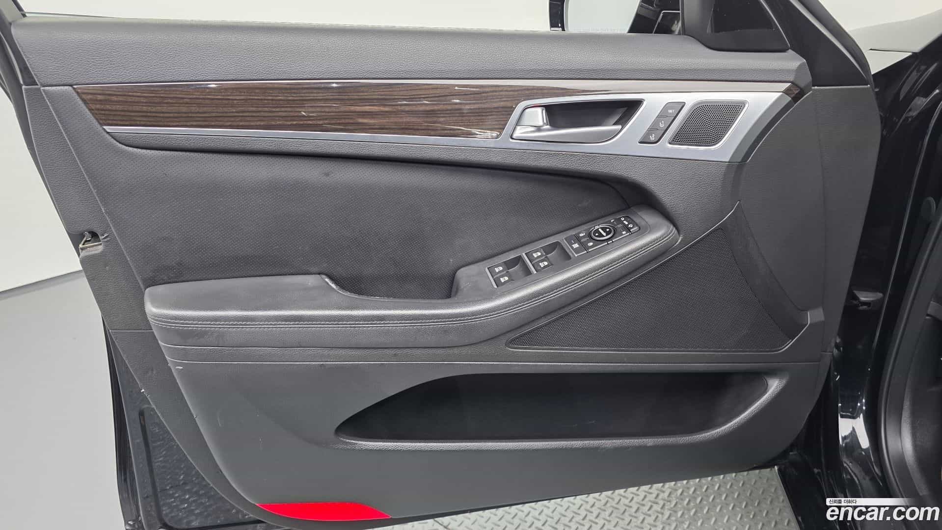 G80 Genesis 2017.0-INNER-034