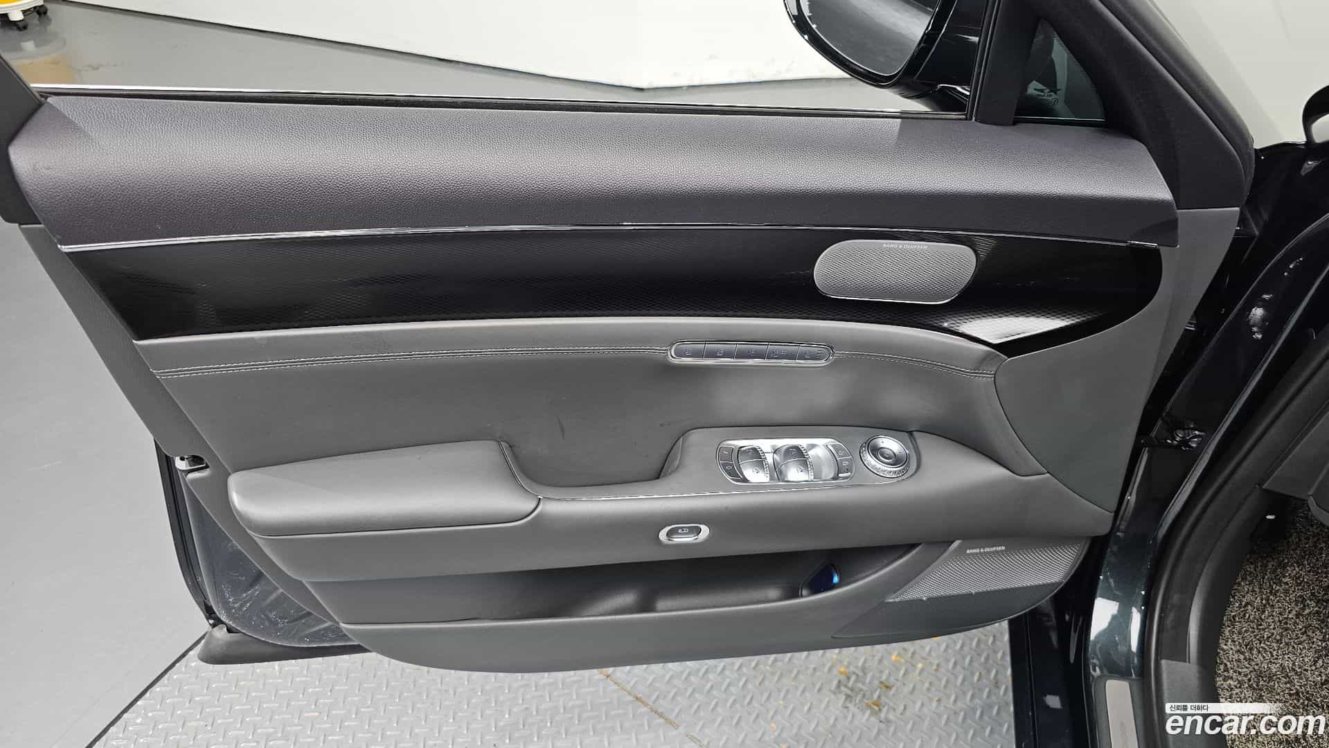 G90 Genesis 2023.0-INNER-034