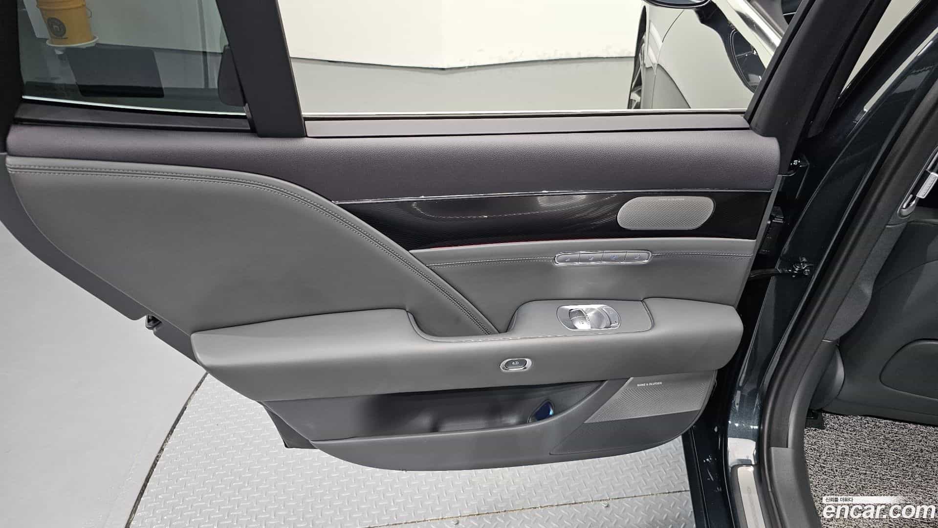 G90 Genesis 2023.0-INNER-035