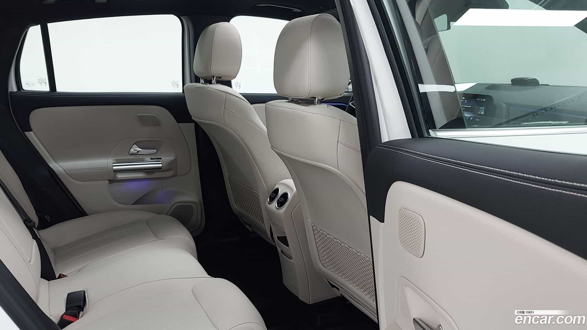 EQA Mercedes-Benz 2025.8-INNER-010