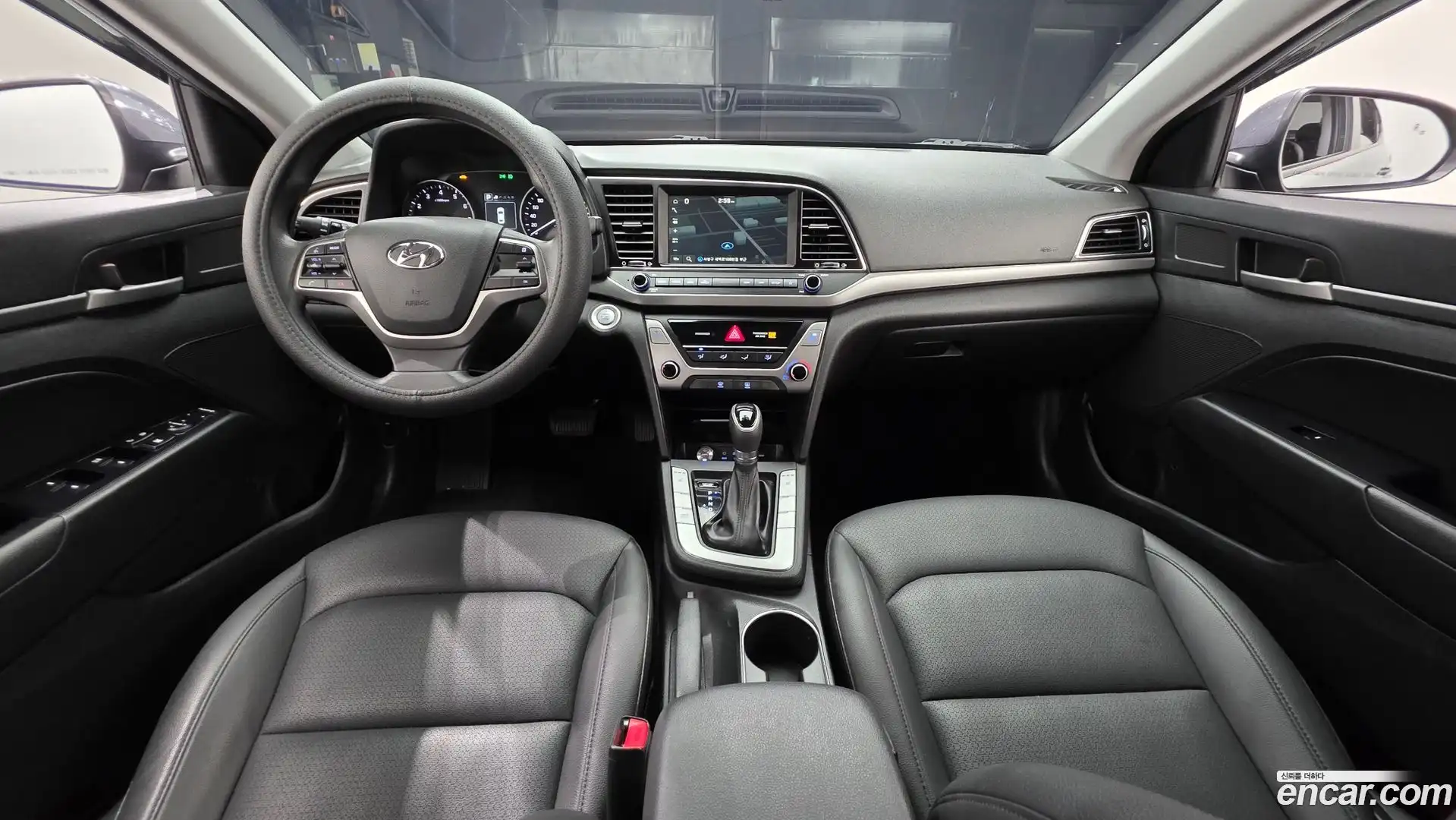 AVANTE Hyundai 2017.3-INNER-007