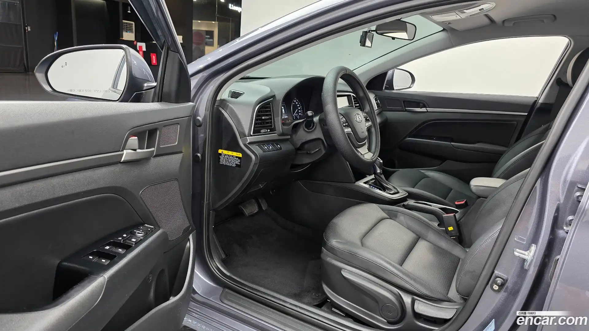 AVANTE Hyundai 2017.3-INNER-010