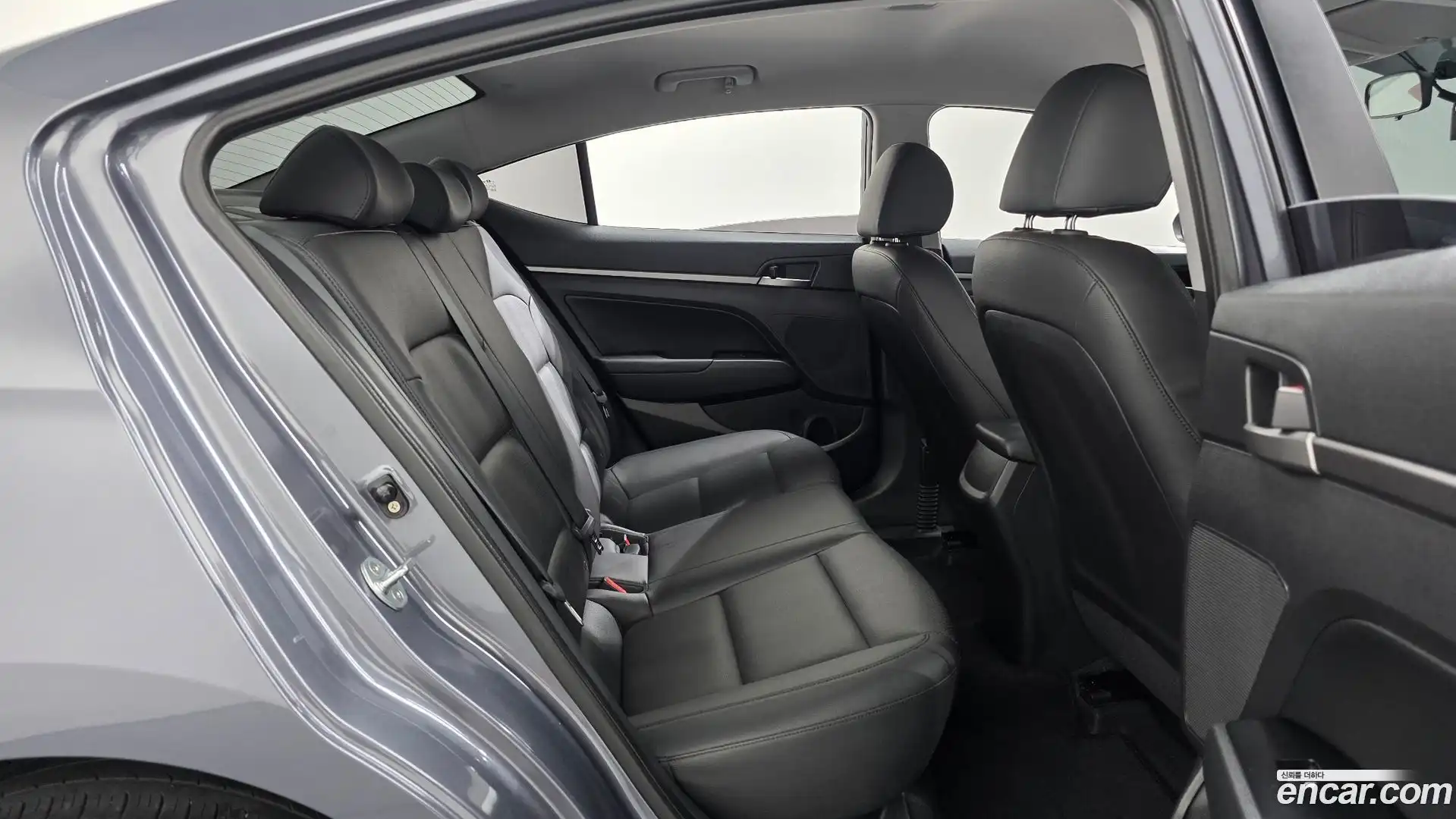 AVANTE Hyundai 2017.3-OPTION-015