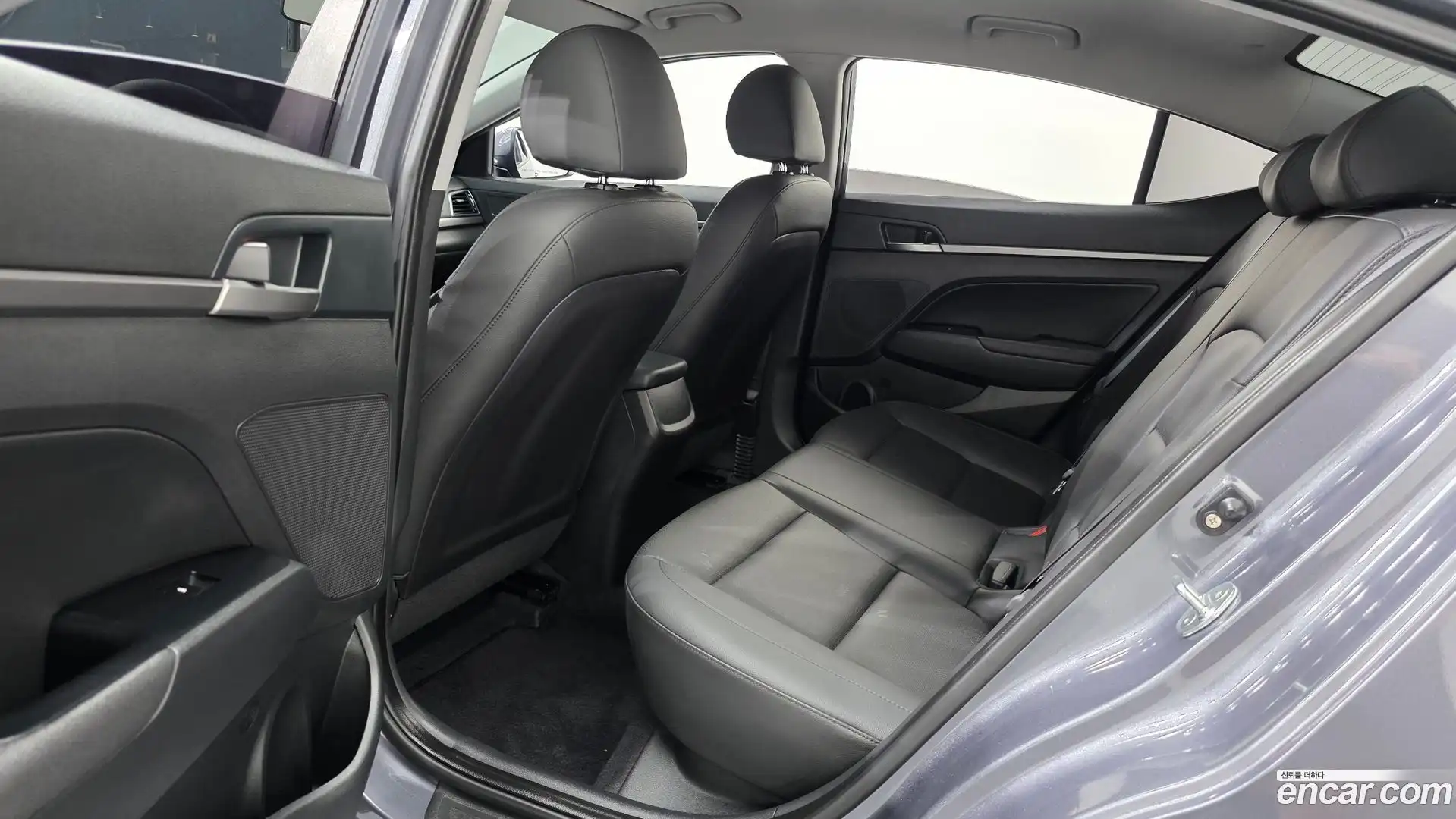 AVANTE Hyundai 2017.3-OPTION-016