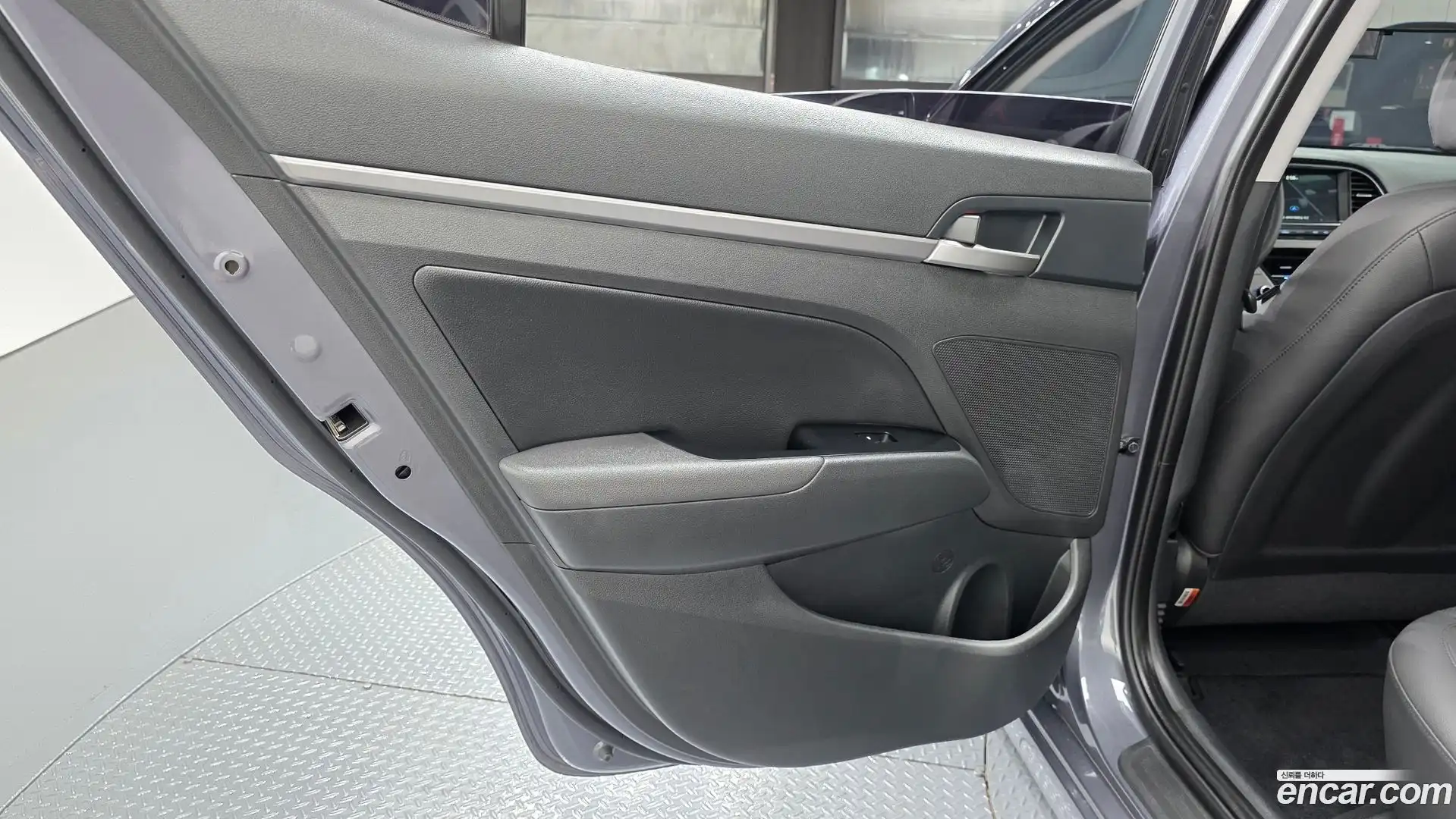 AVANTE Hyundai 2017.3-INNER-035