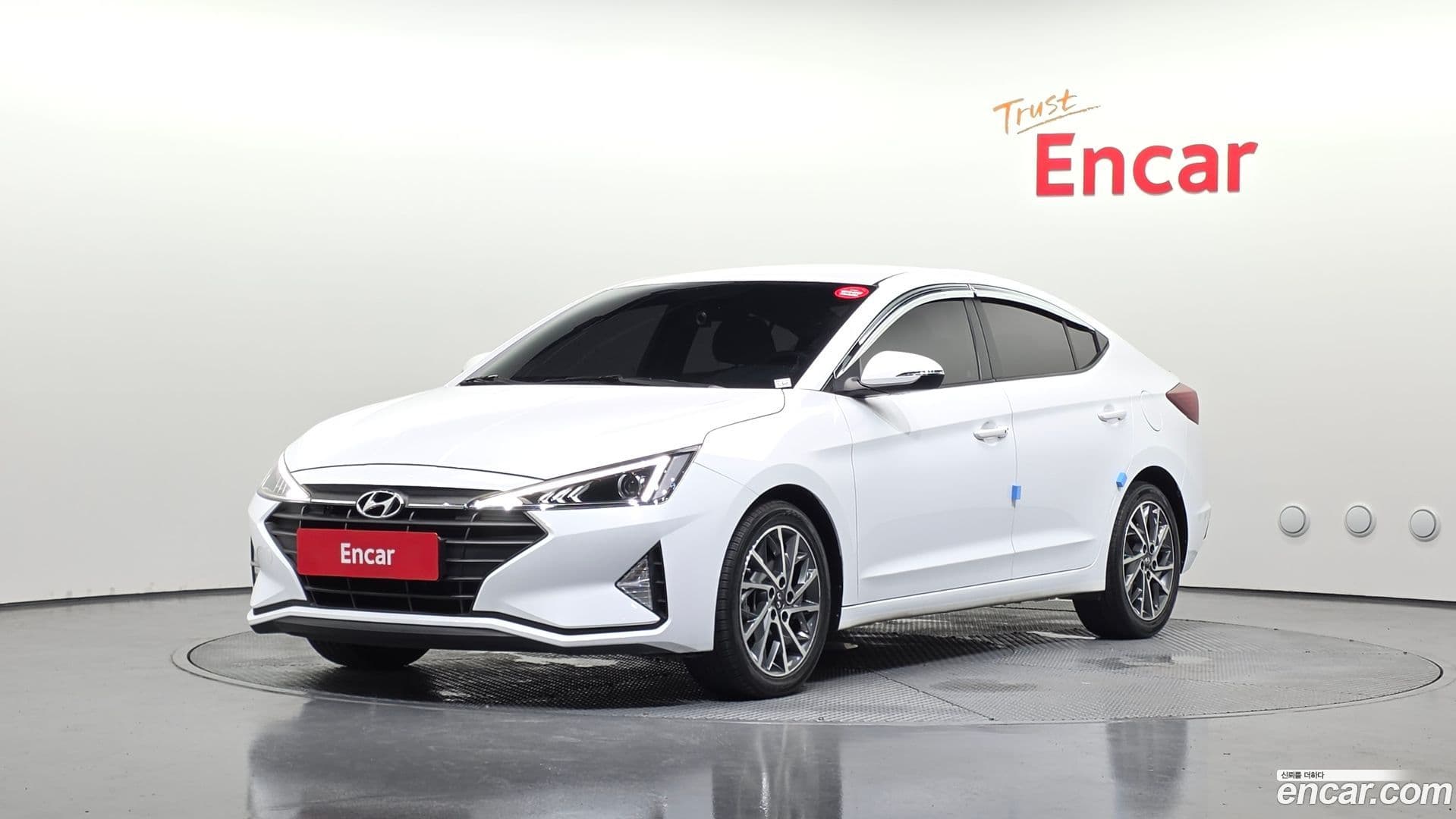 Main__Slider__Photo:AVANTE Hyundai 2019.6-0