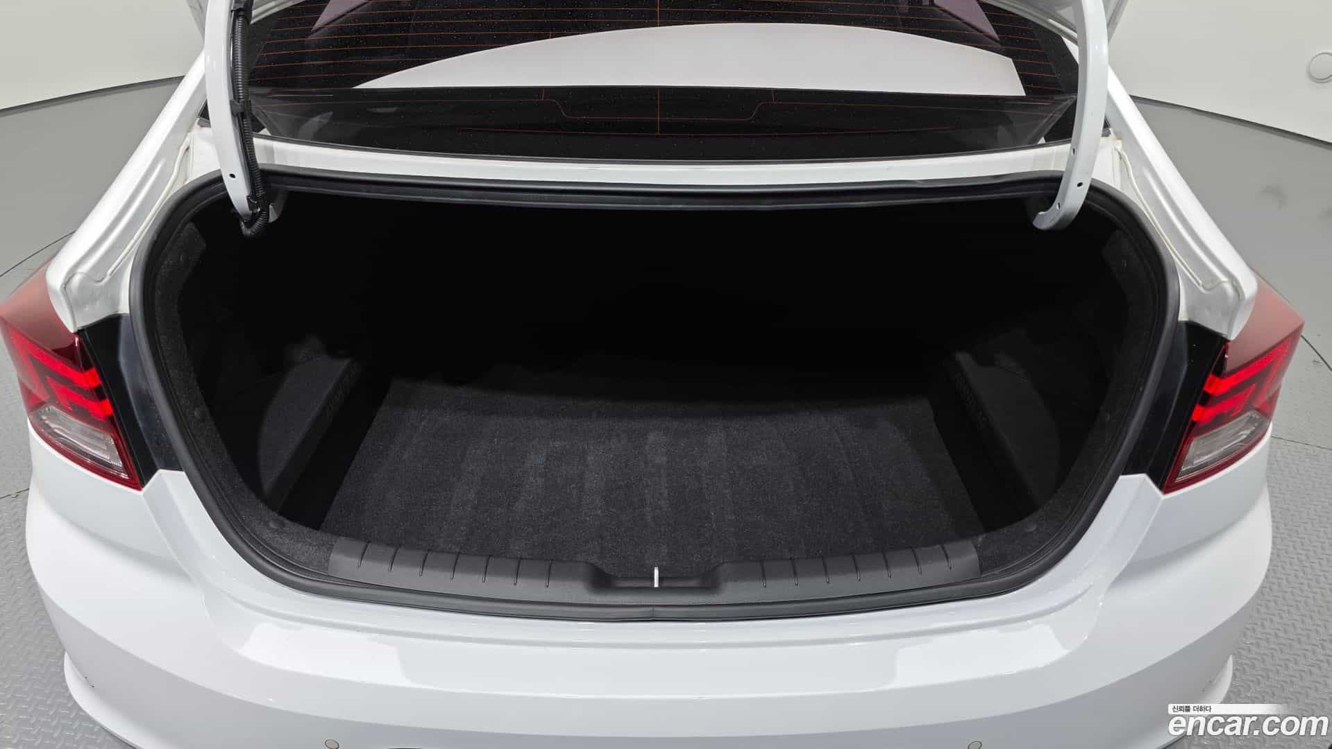 AVANTE Hyundai 2019.6-OPTION-024