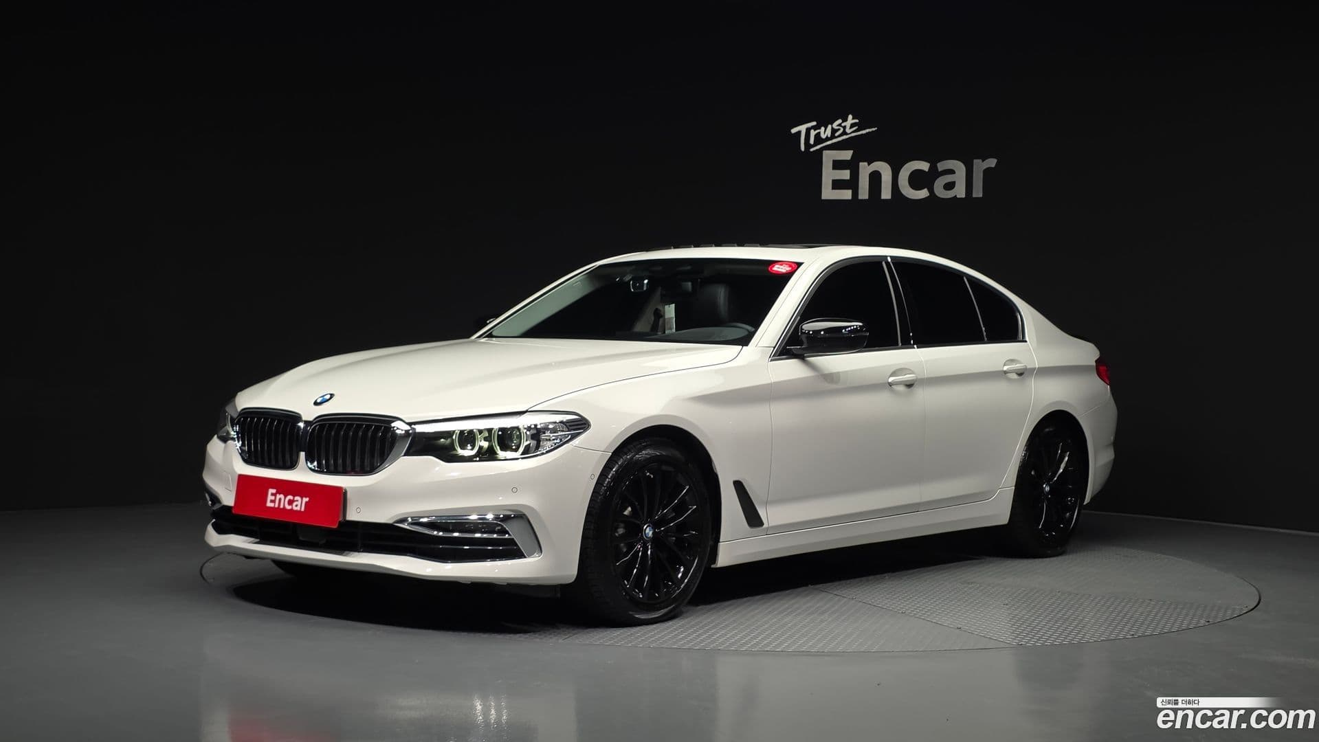 Main__Slider__Photo:5-Series BMW 2019.3-0
